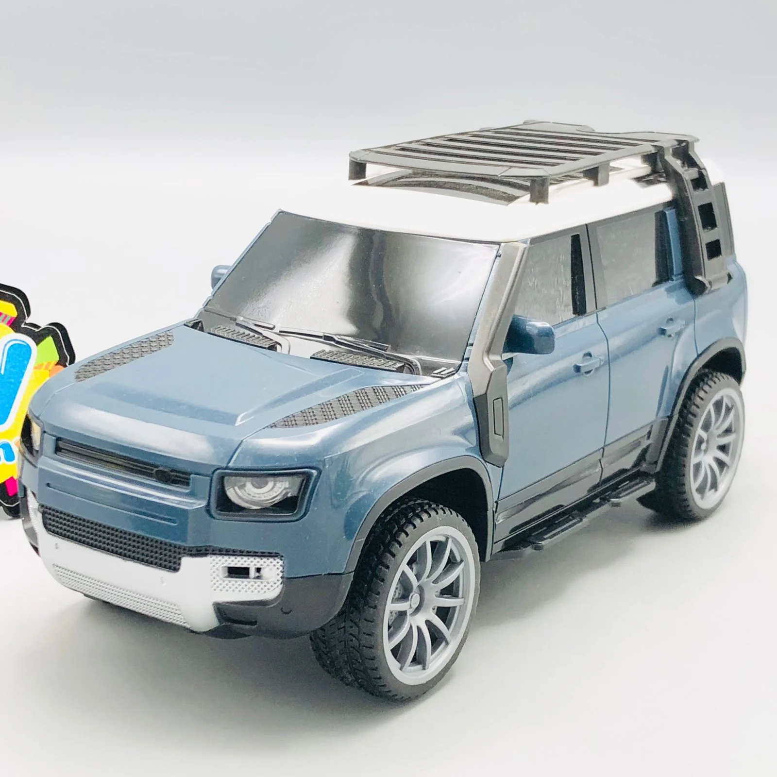 1:16 RC Land Rover Defender Vehicle - Image 2
