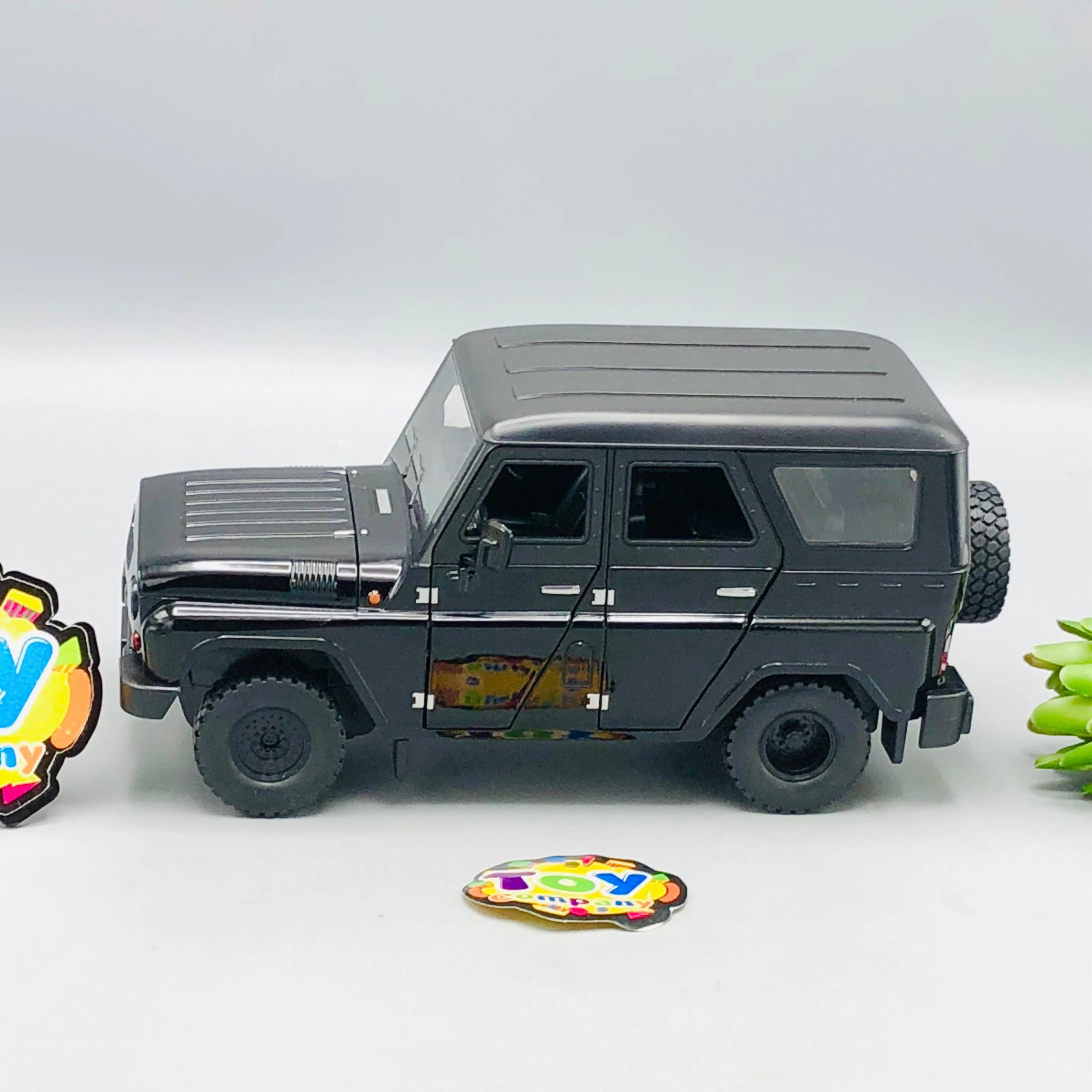 1:18 Diecast Russia UAZ Hunter SUV Model - Image 11
