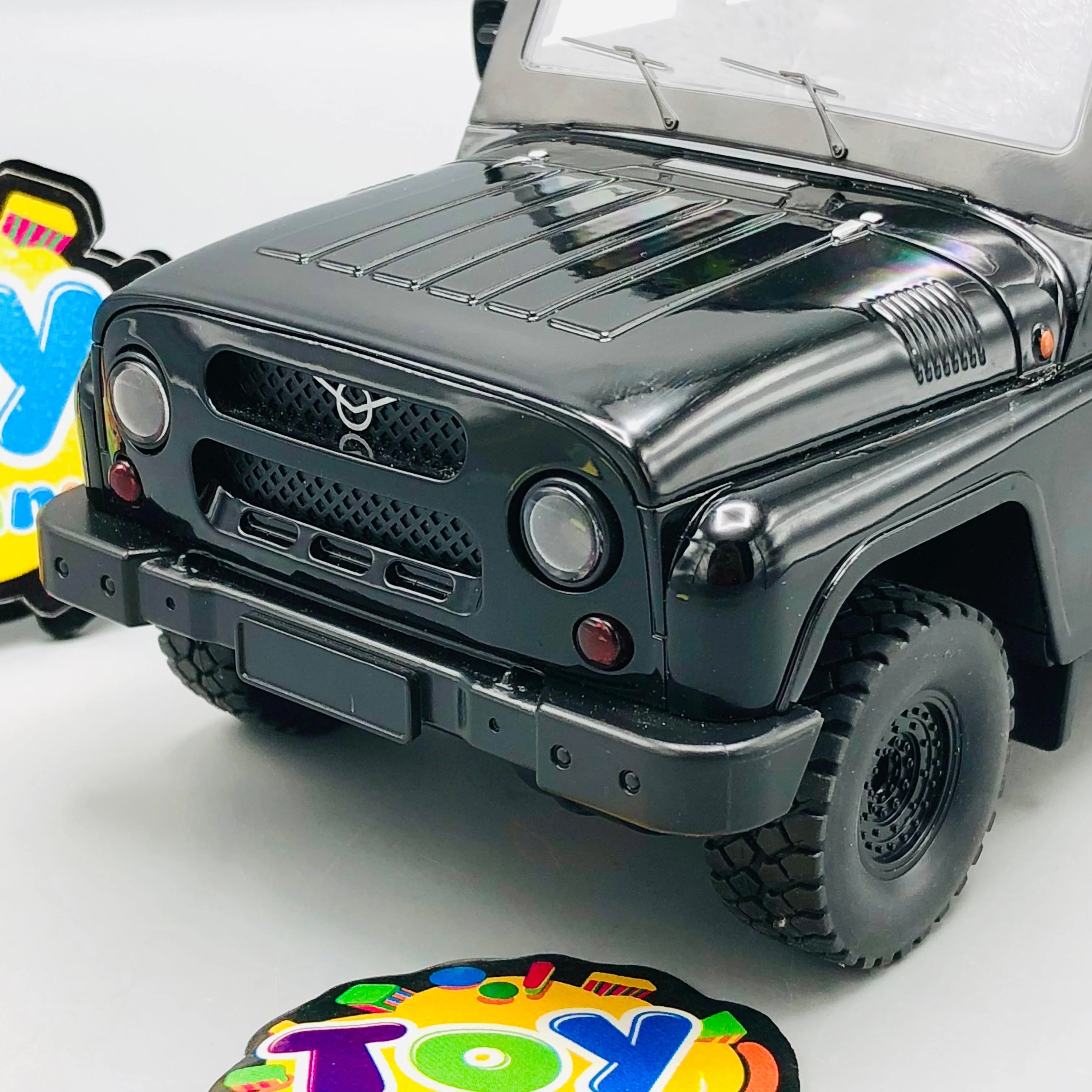 1:18 Diecast Russia UAZ Hunter SUV Model - Image 13