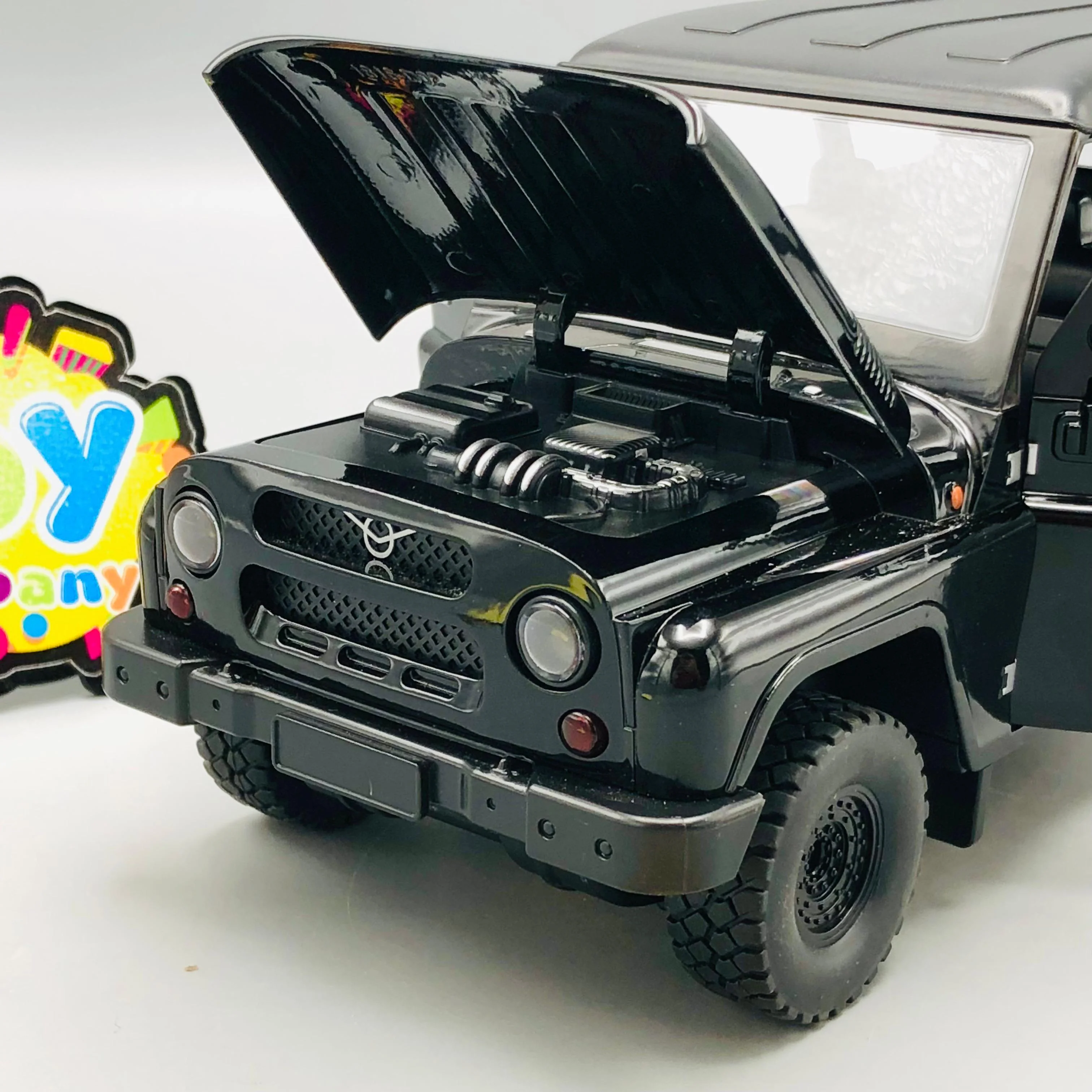 1:18 Diecast Russia UAZ Hunter SUV Model - Image 14