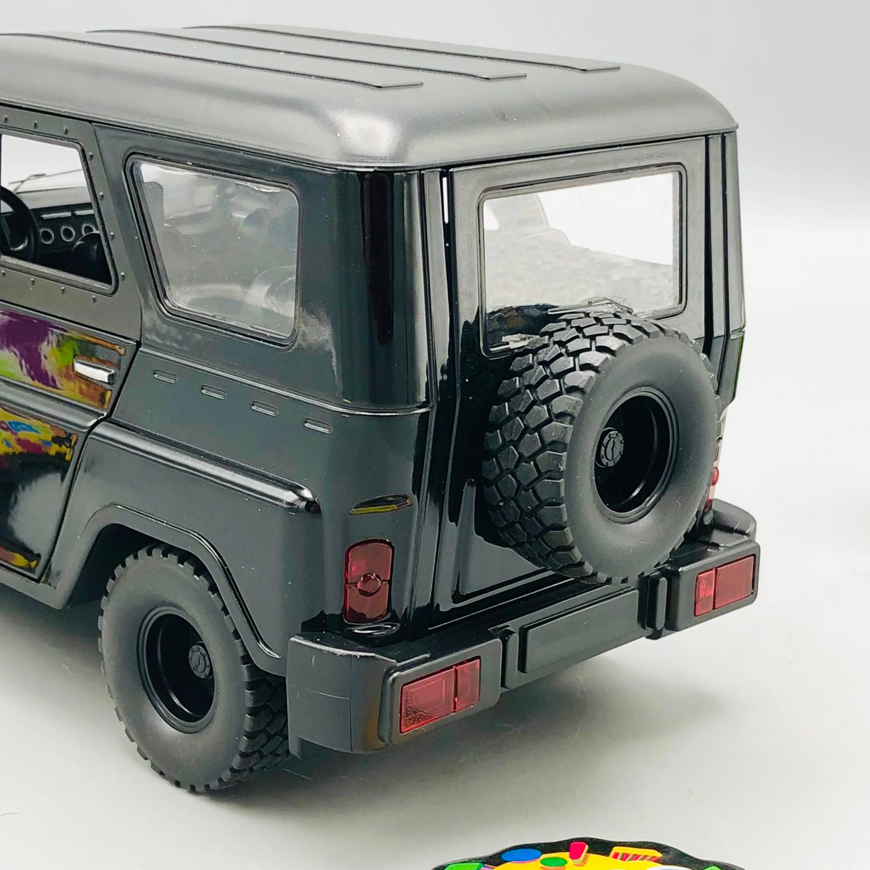 1:18 Diecast Russia UAZ Hunter SUV Model - Image 16