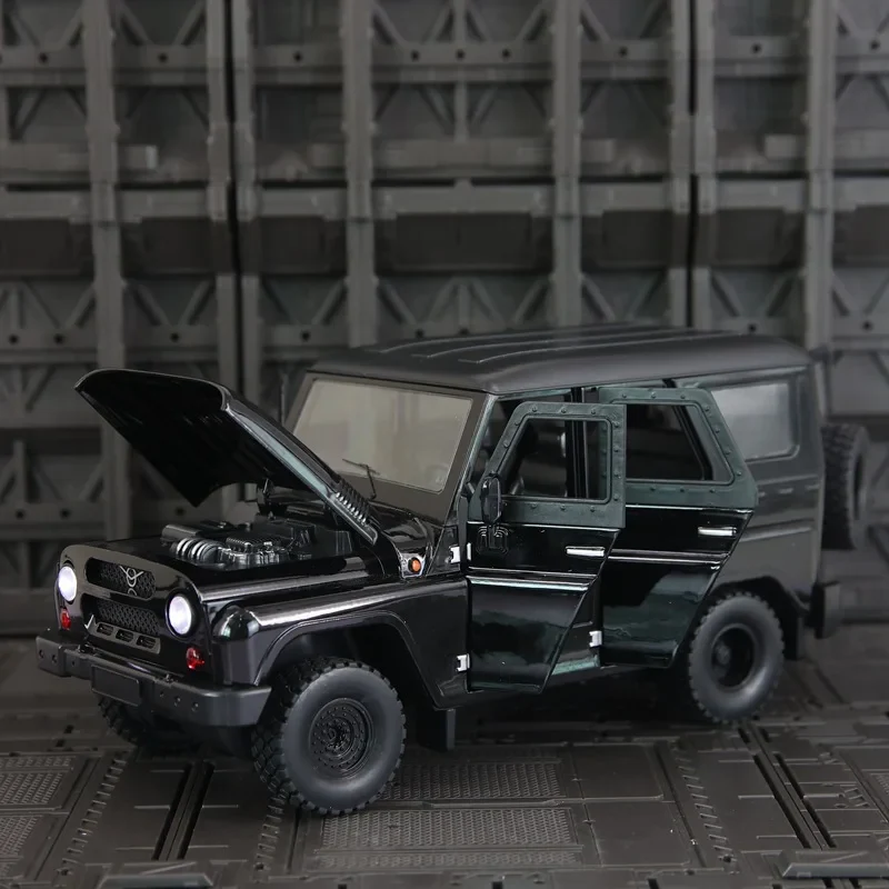 1:18 Diecast Russia UAZ Hunter SUV Model - Image 6