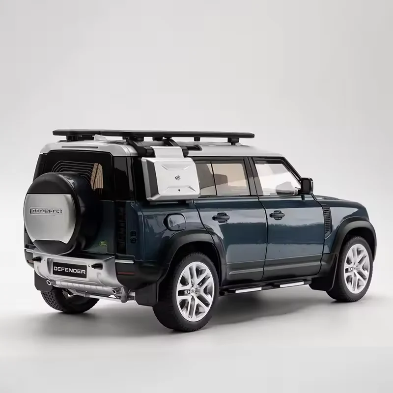 1:18 Diecast Toyota Land Rover Defender Model - Image 8