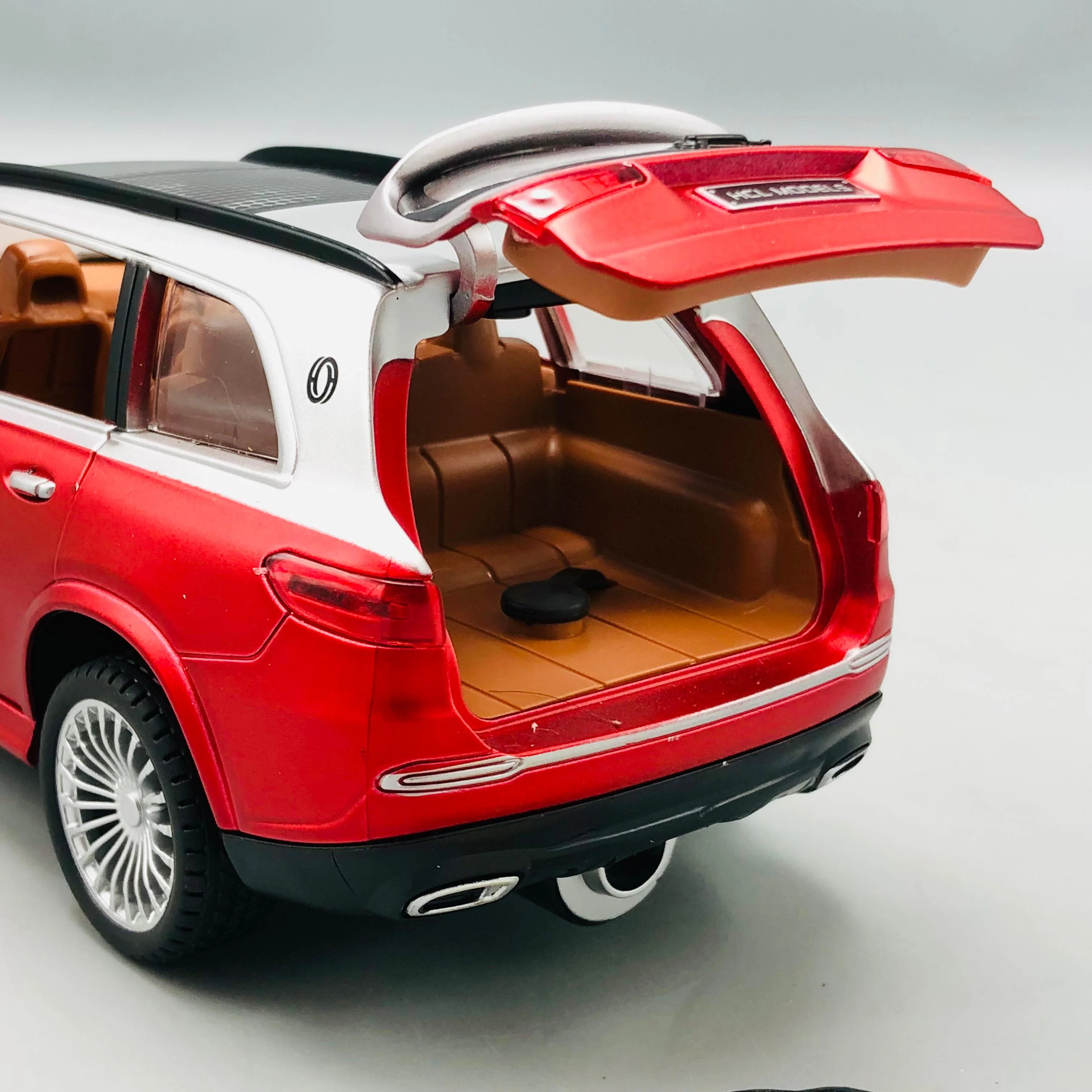 1:22 RC Diecast Mercedes Maybach GLS Model Car With Smoke - Image 11