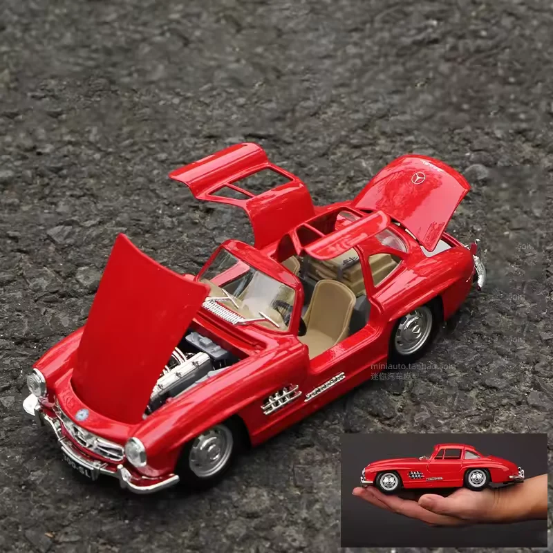 1:24 Diecast Benz 300SL Model With Acrylic Box - Red - Image 5