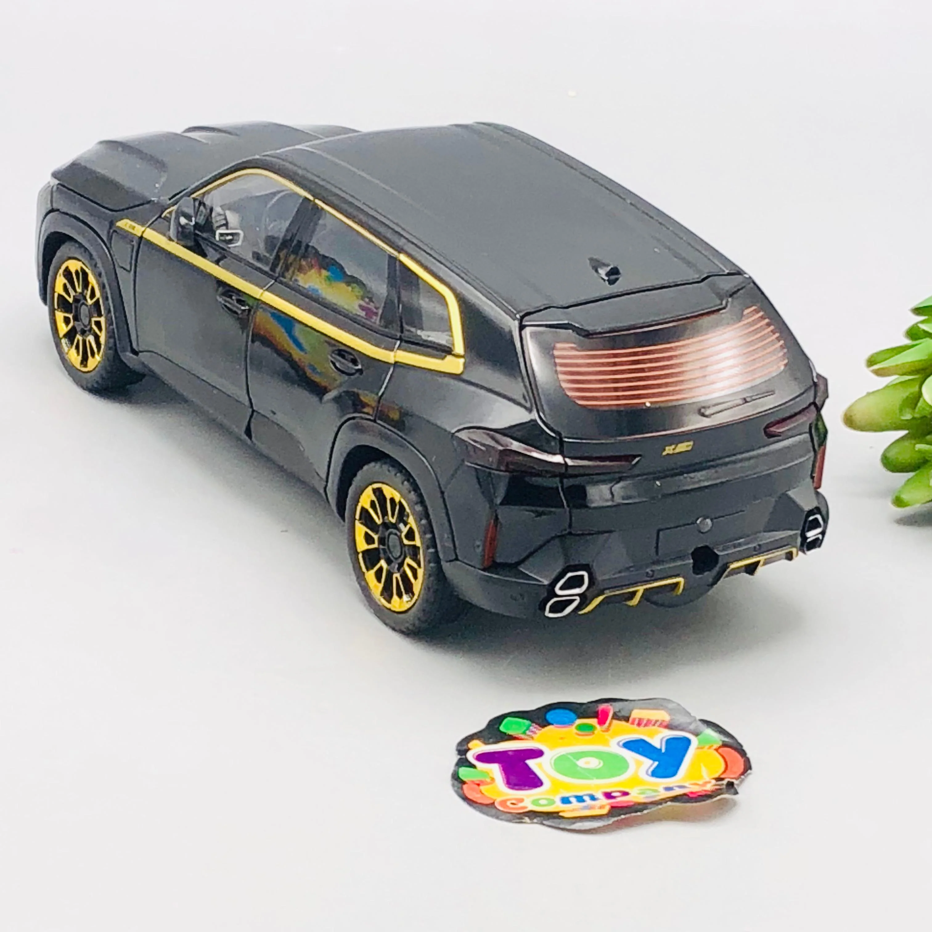 1:24 Diecast BMW XM Latest Model Car With Smoke - Image 6