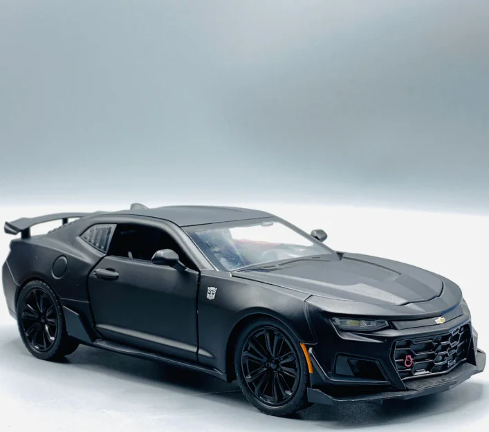 1:24 Diecast Chevrolet Camaro Model Car With Smoke - Image 2