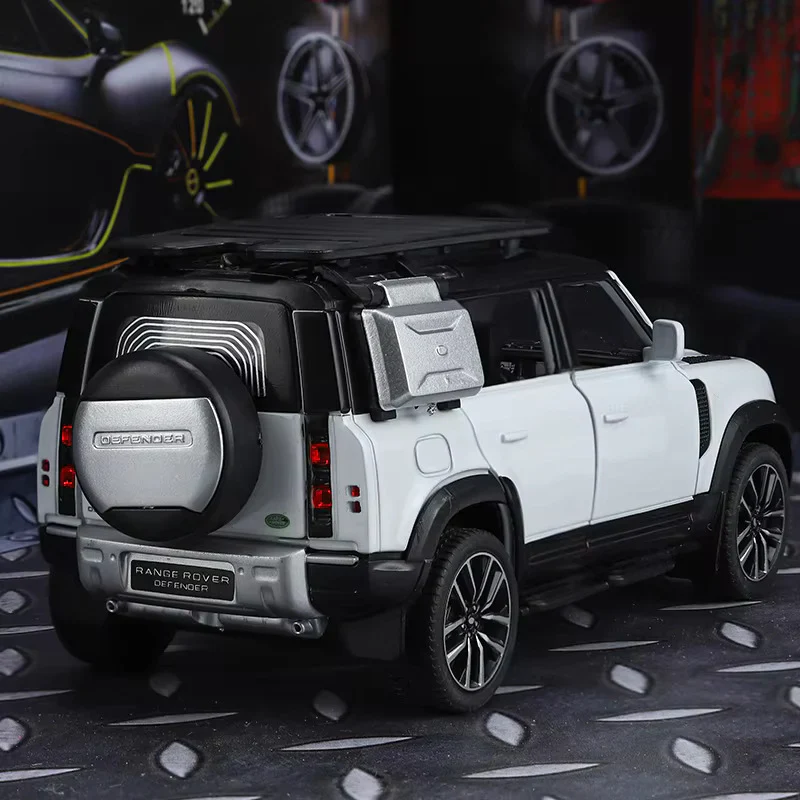 1:24 Diecast Land Rover Defender Model Car - Image 4