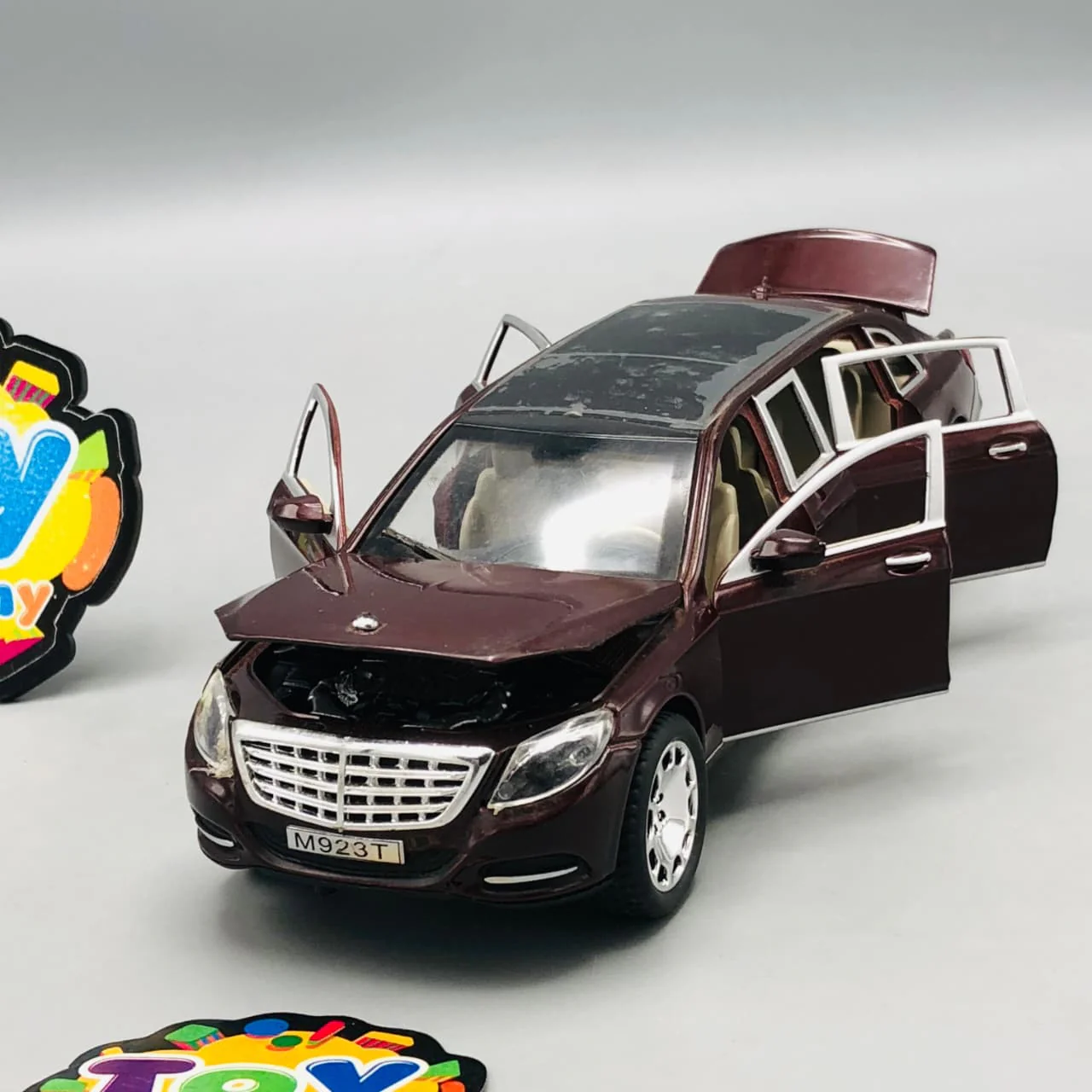 1:24 Diecast Mercedes Limousine Model Car Maroon - Minor Fault - Image 4