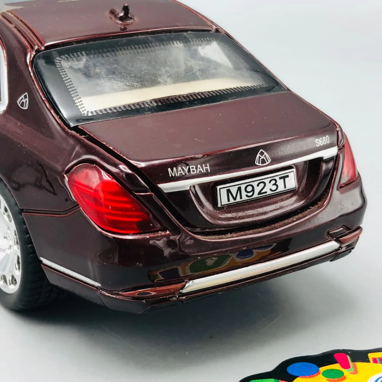 1:24 Diecast Mercedes Limousine Model Car Maroon - Minor Fault - Image 6