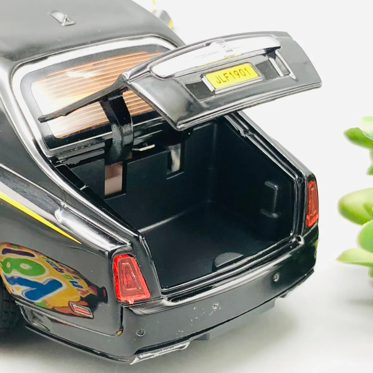 1:24 Diecast Rolls Royce Mansory Model Car - Image 5