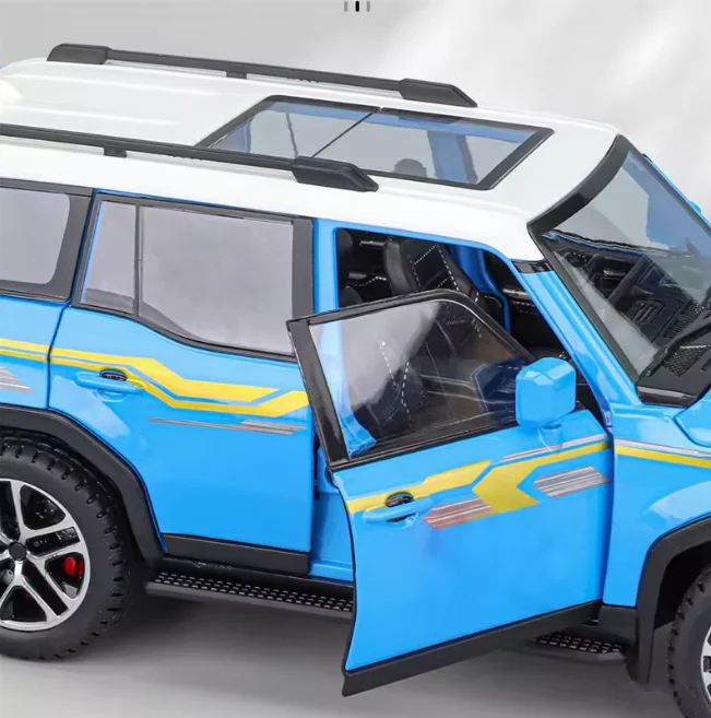 1:24 Diecast Toyota Land Cruiser Prado LC250 Model - Image 4