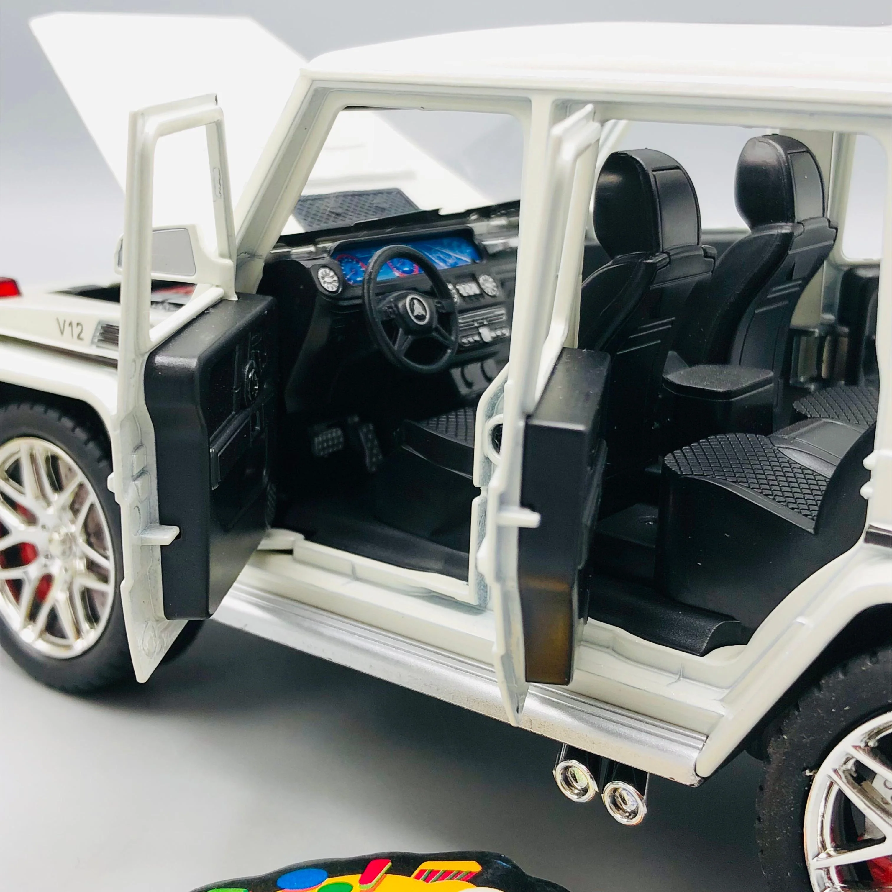 1:24 RC Diecast Brabus G63 Model - Image 7