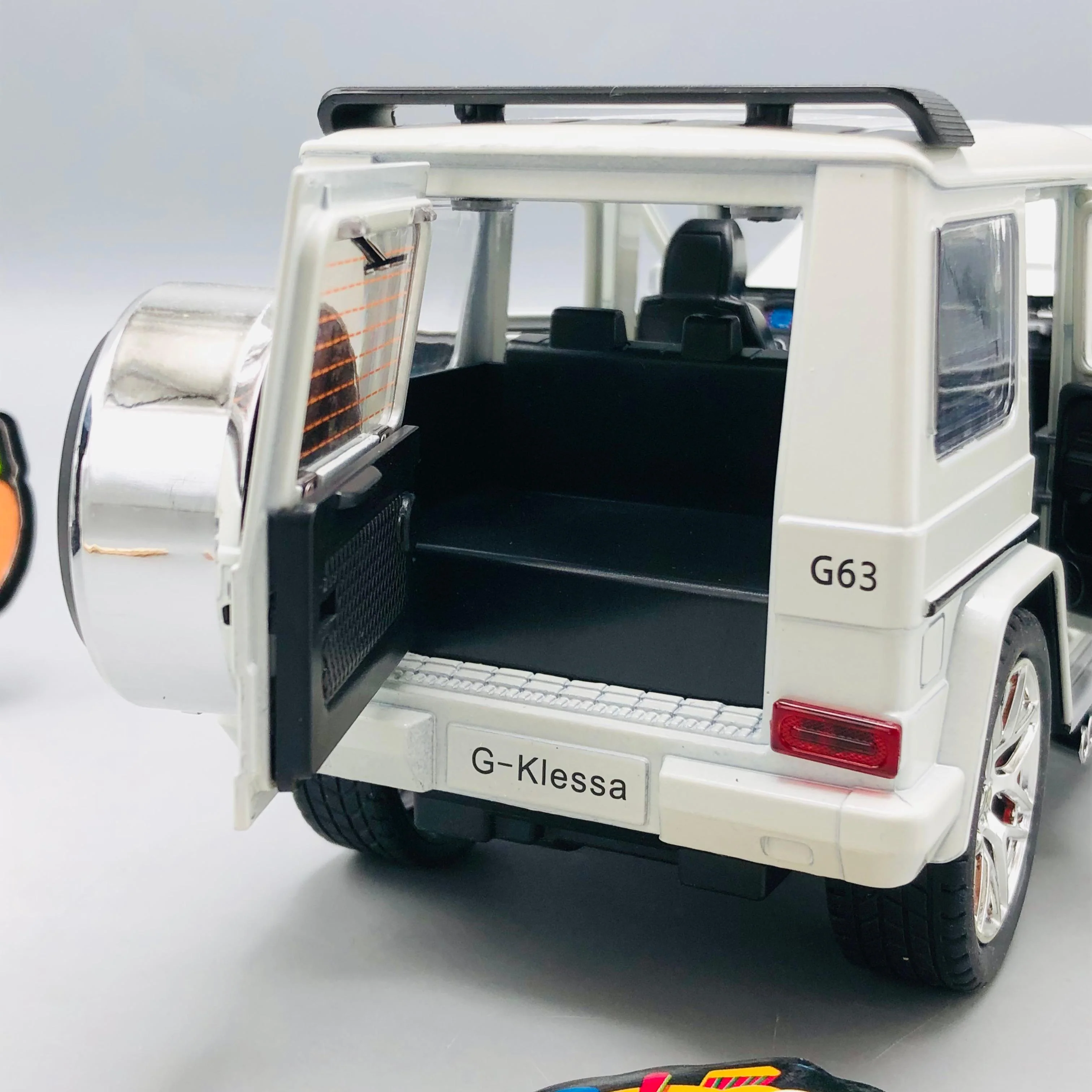 1:24 RC Diecast Brabus G63 Model - Image 8