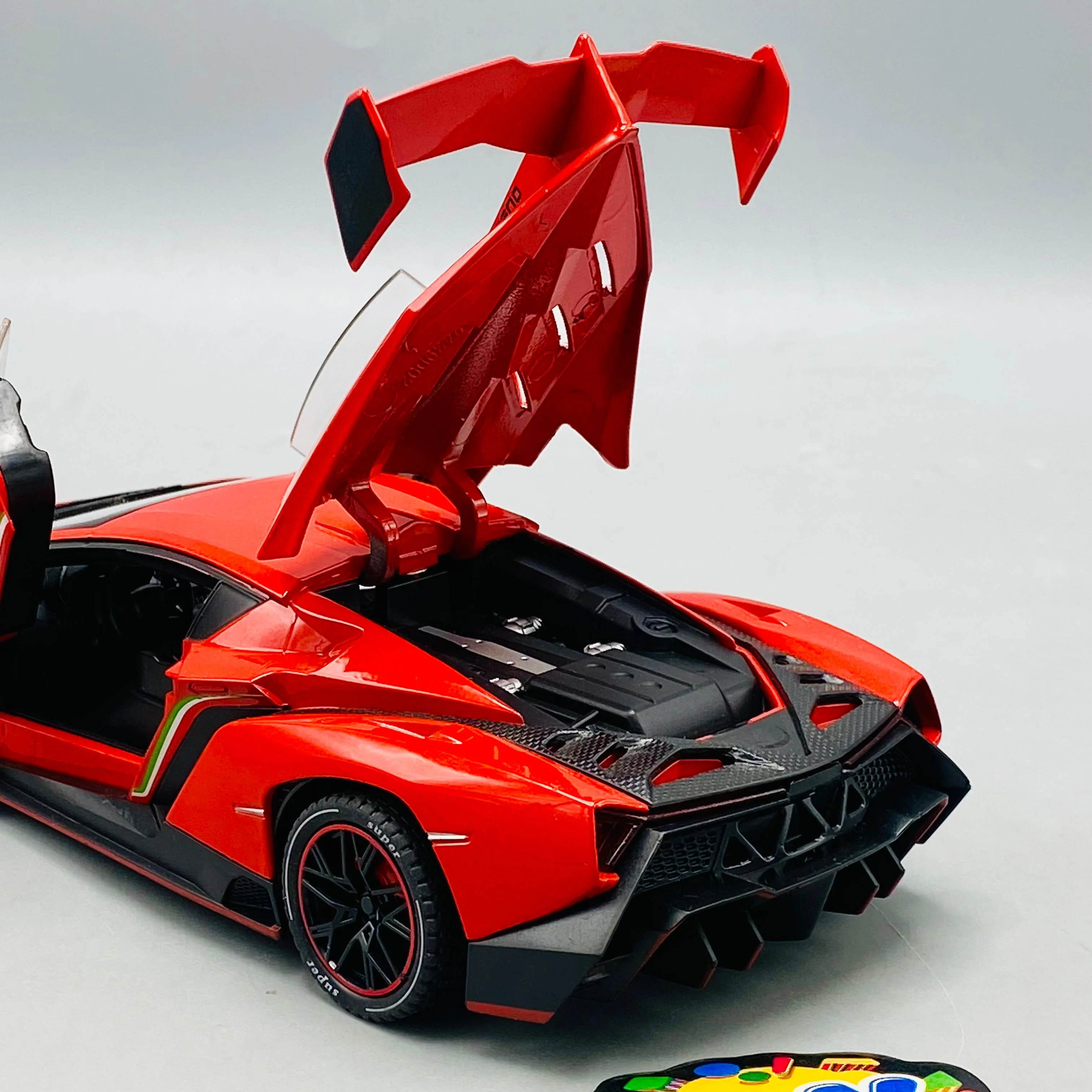 1:24 RC Diecast Lamborghini Veneno Model - Image 8