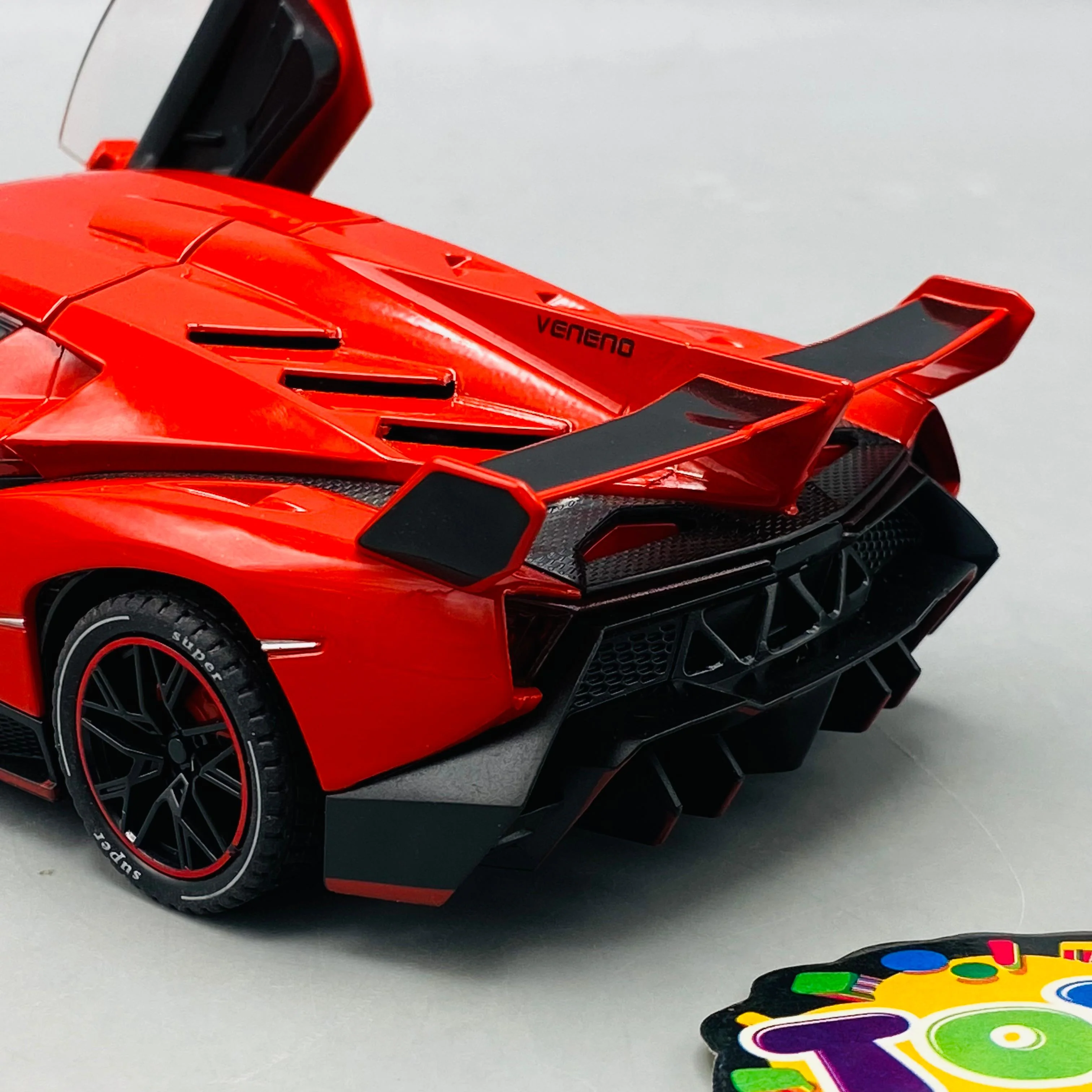 1:24 RC Diecast Lamborghini Veneno Model - Image 9