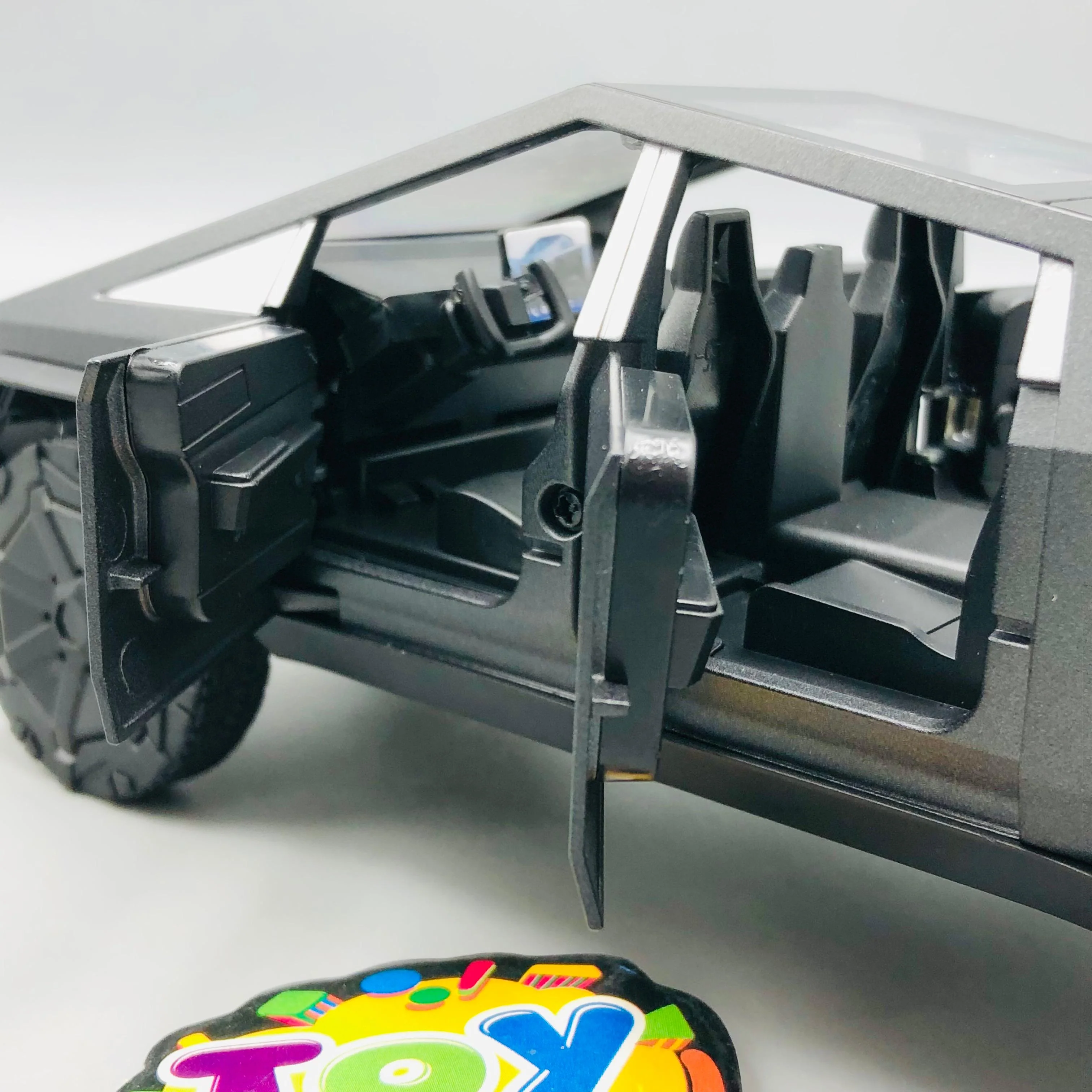 1:24 RC Diecast Tesla Model With Quad Bike - Image 8