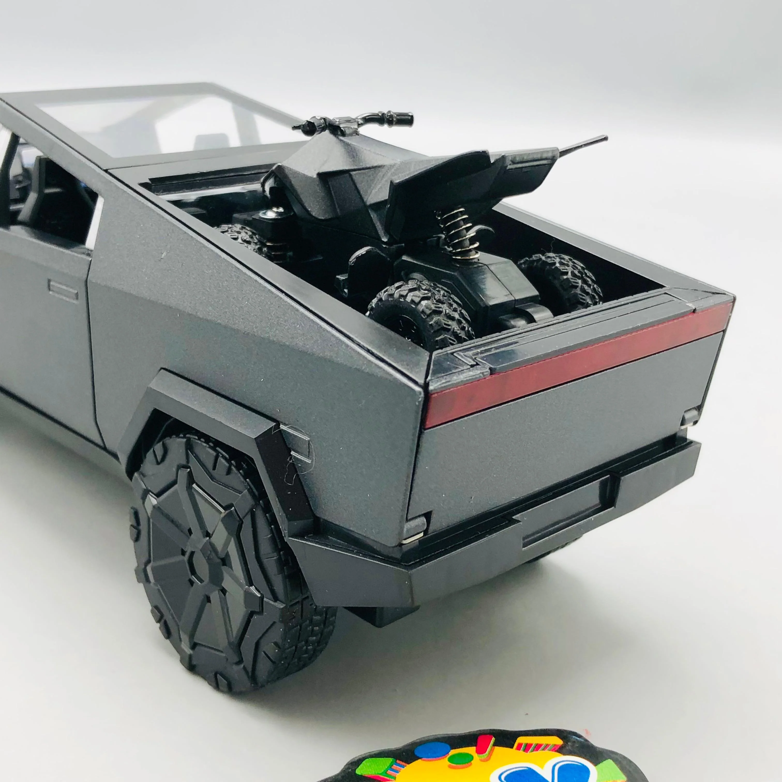1:24 RC Diecast Tesla Model With Quad Bike - Image 9
