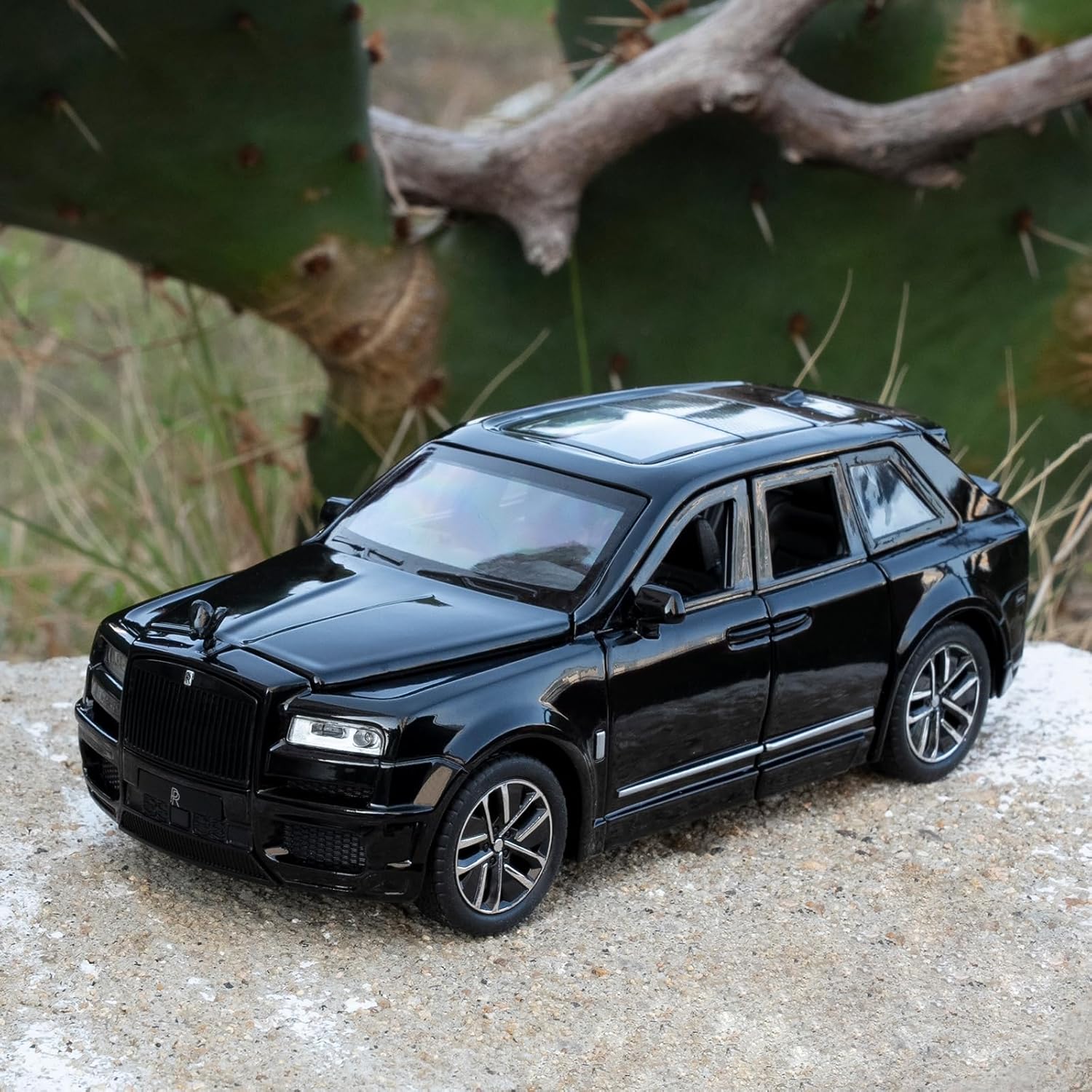 1:32 Diecast Cullinan SUV Model car - Image 7