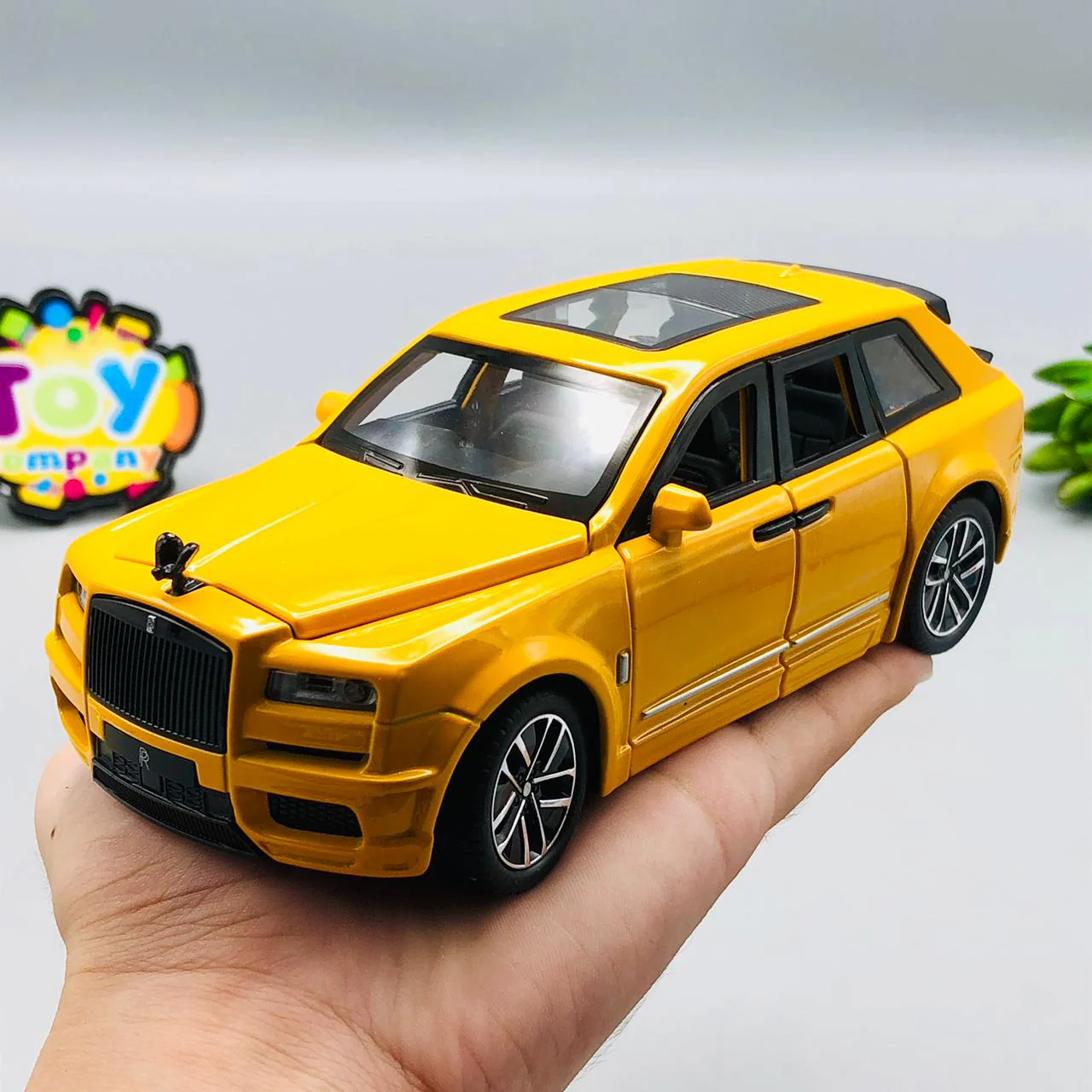 1:32 Diecast Cullinan SUV Model car - Image 9