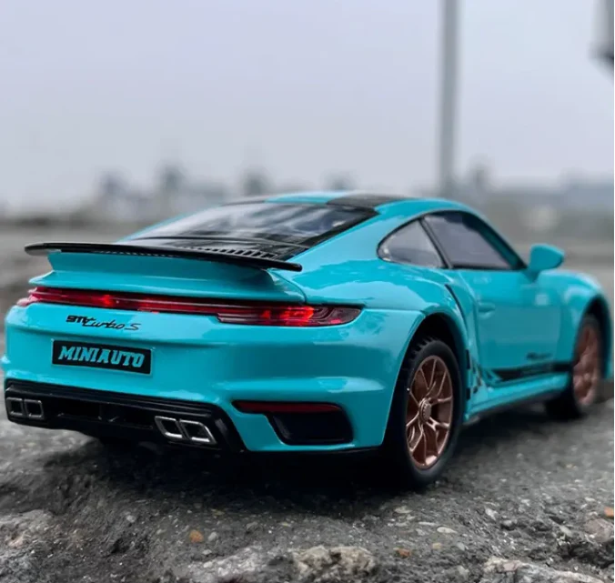 1:32 Diecast Porsche 911 Model With Acrylic Display Box - Aqua Blue - Image 5