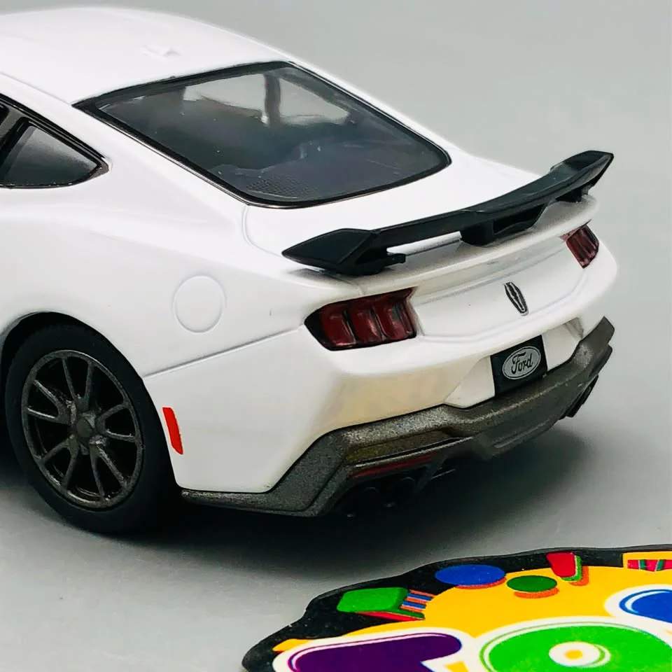 1:38 Kinsmart 2024 Ford Mustang Dark Horse - Image 12