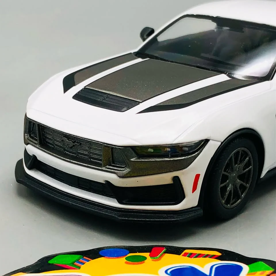 1:38 Kinsmart 2024 Ford Mustang Dark Horse - Image 15