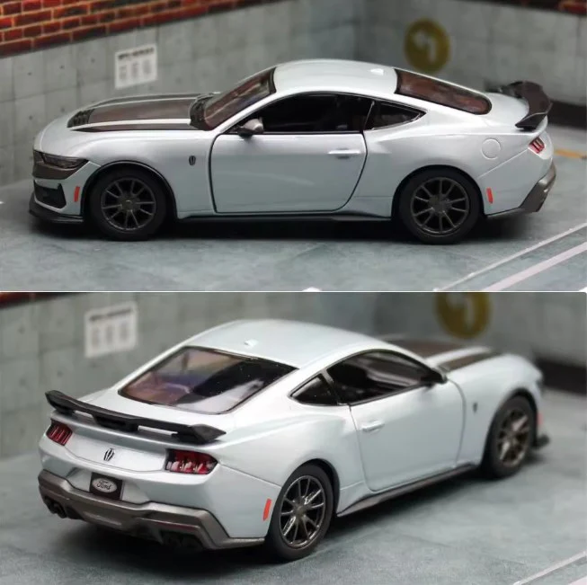 1:38 Kinsmart 2024 Ford Mustang Dark Horse - Image 3