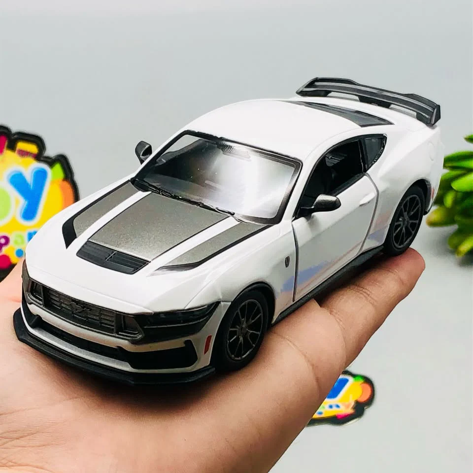 1:38 Kinsmart 2024 Ford Mustang Dark Horse - Image 5