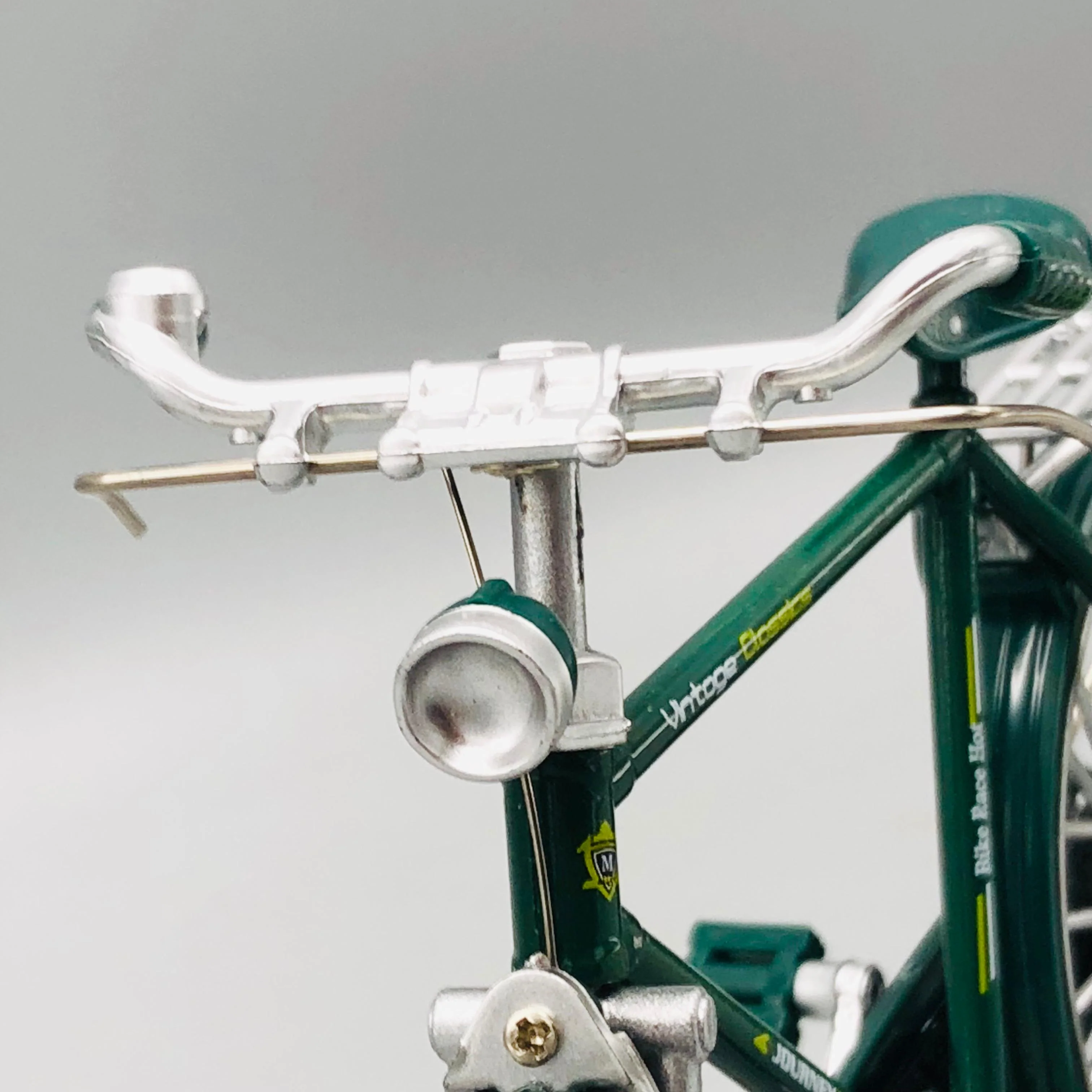 1:8 Diecast Classic Bicycle Model - Image 3