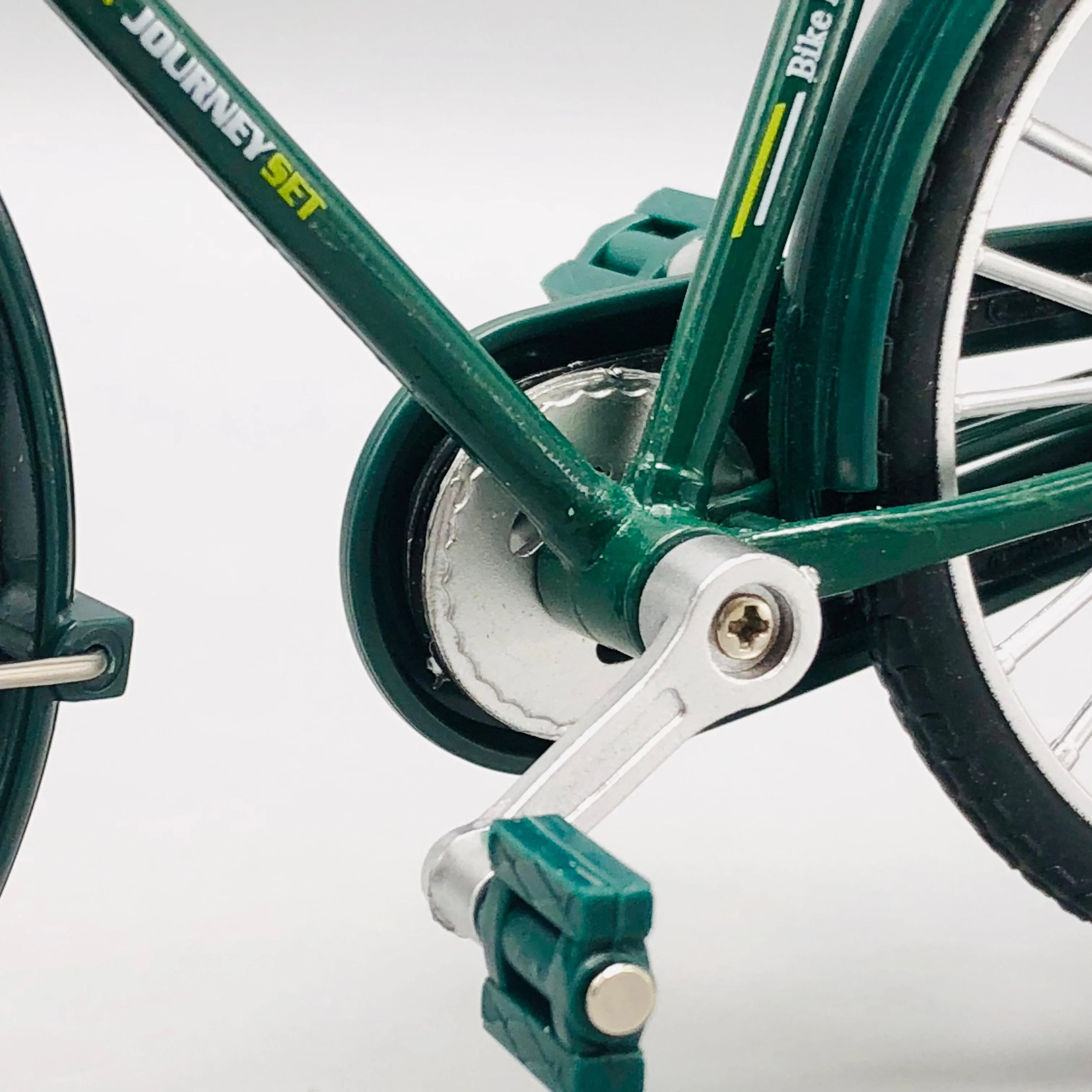 1:8 Diecast Classic Bicycle Model - Image 4