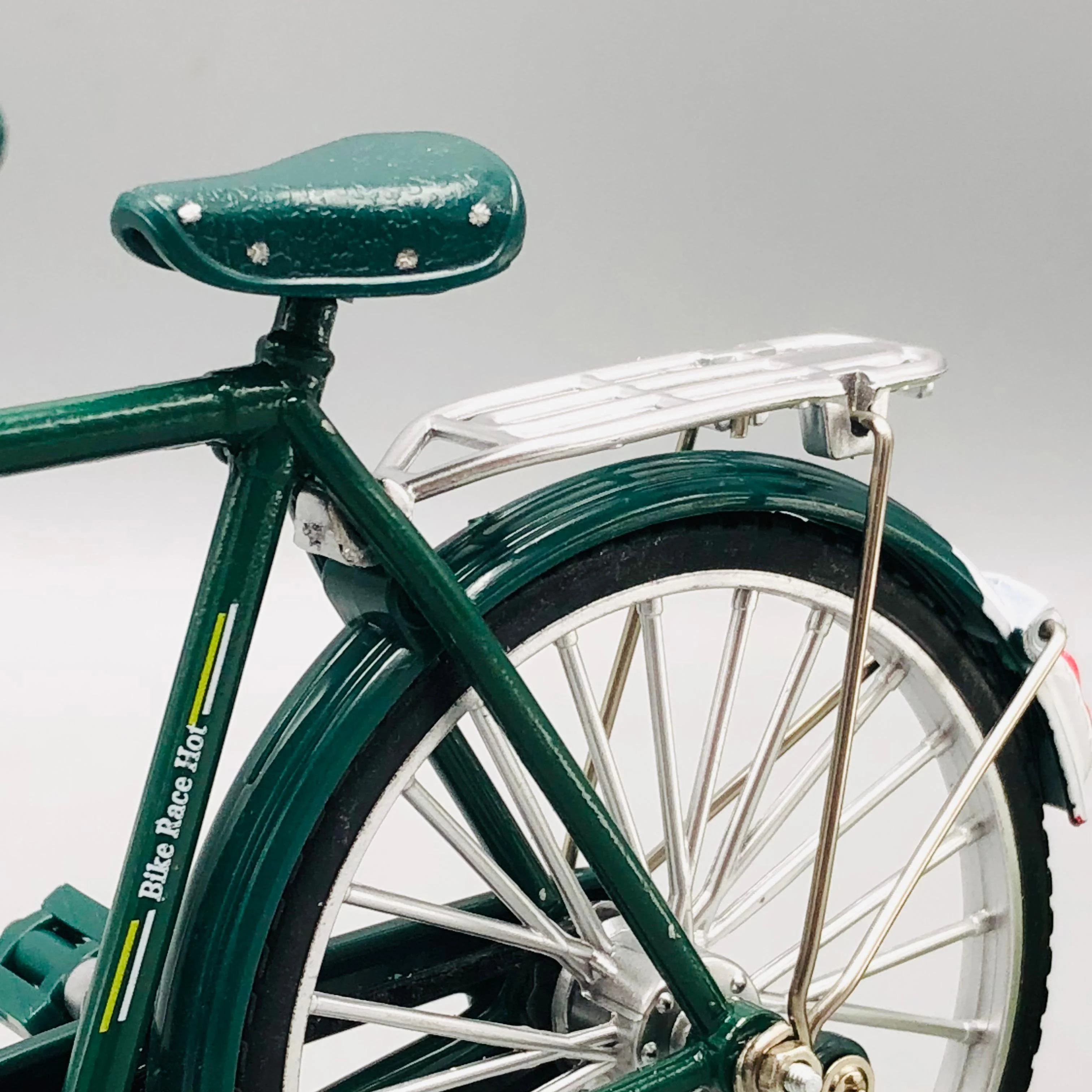1:8 Diecast Classic Bicycle Model - Image 6