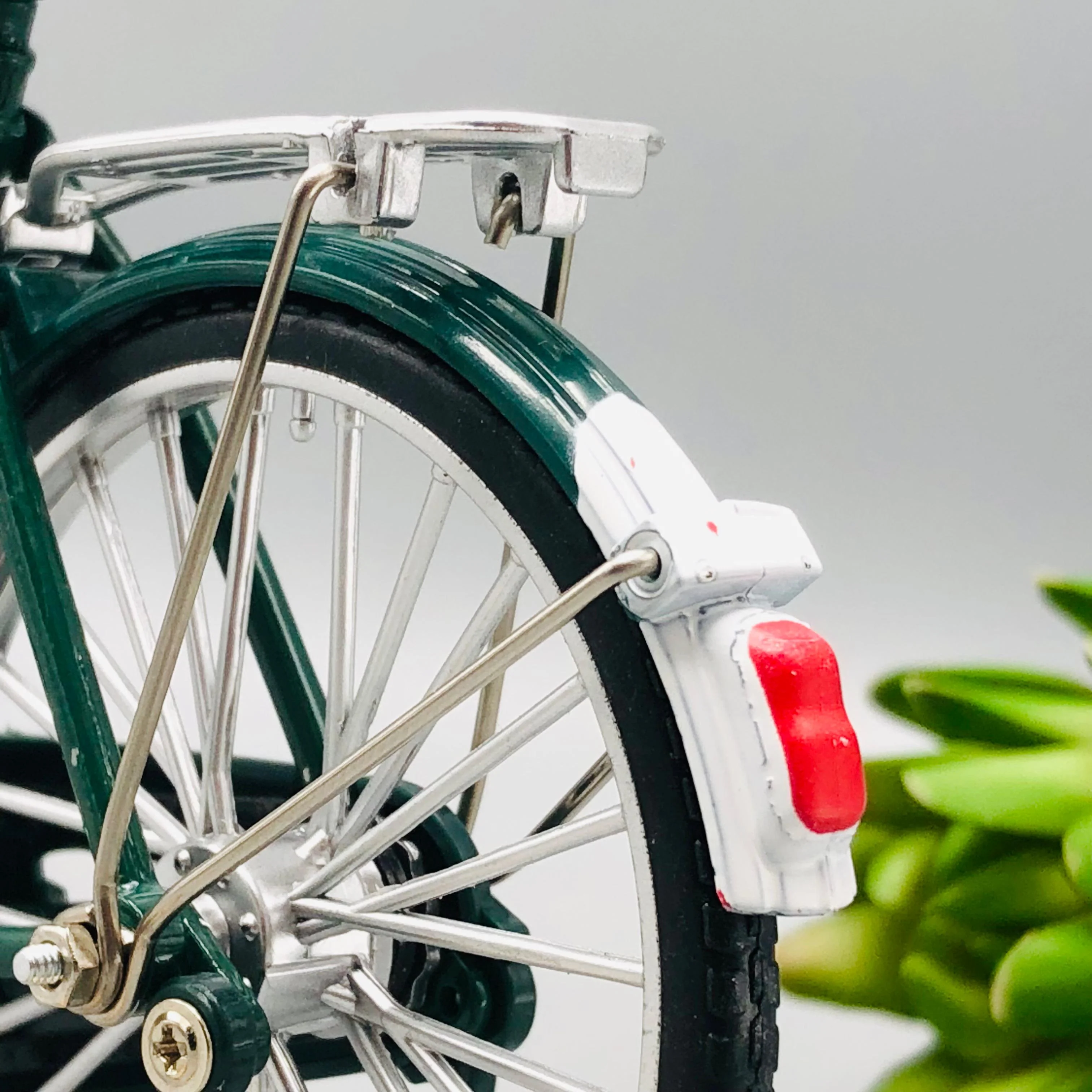 1:8 Diecast Classic Bicycle Model - Image 7