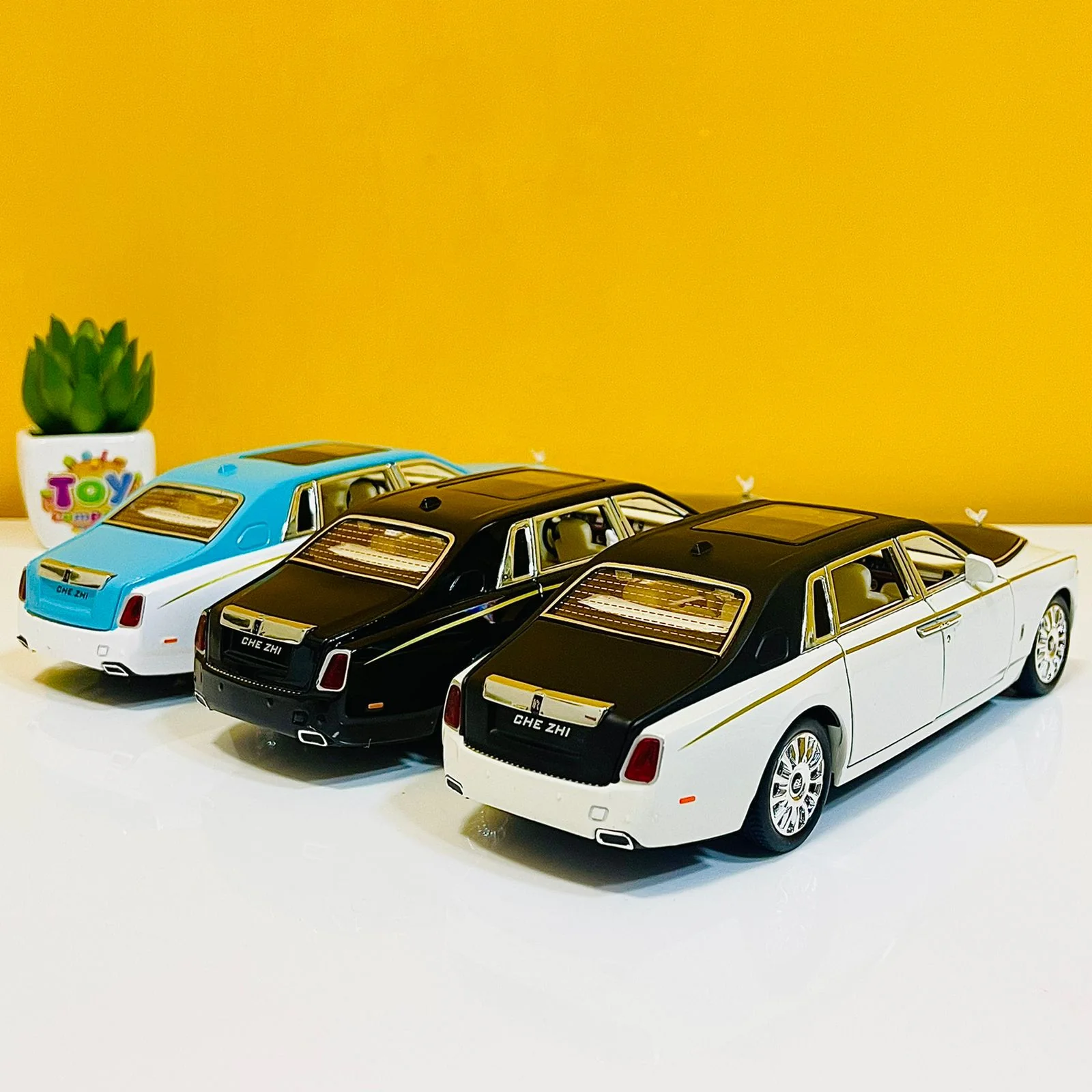 1:24 Scale Diecast Rolls Royce Phantom Mansory - Image 2