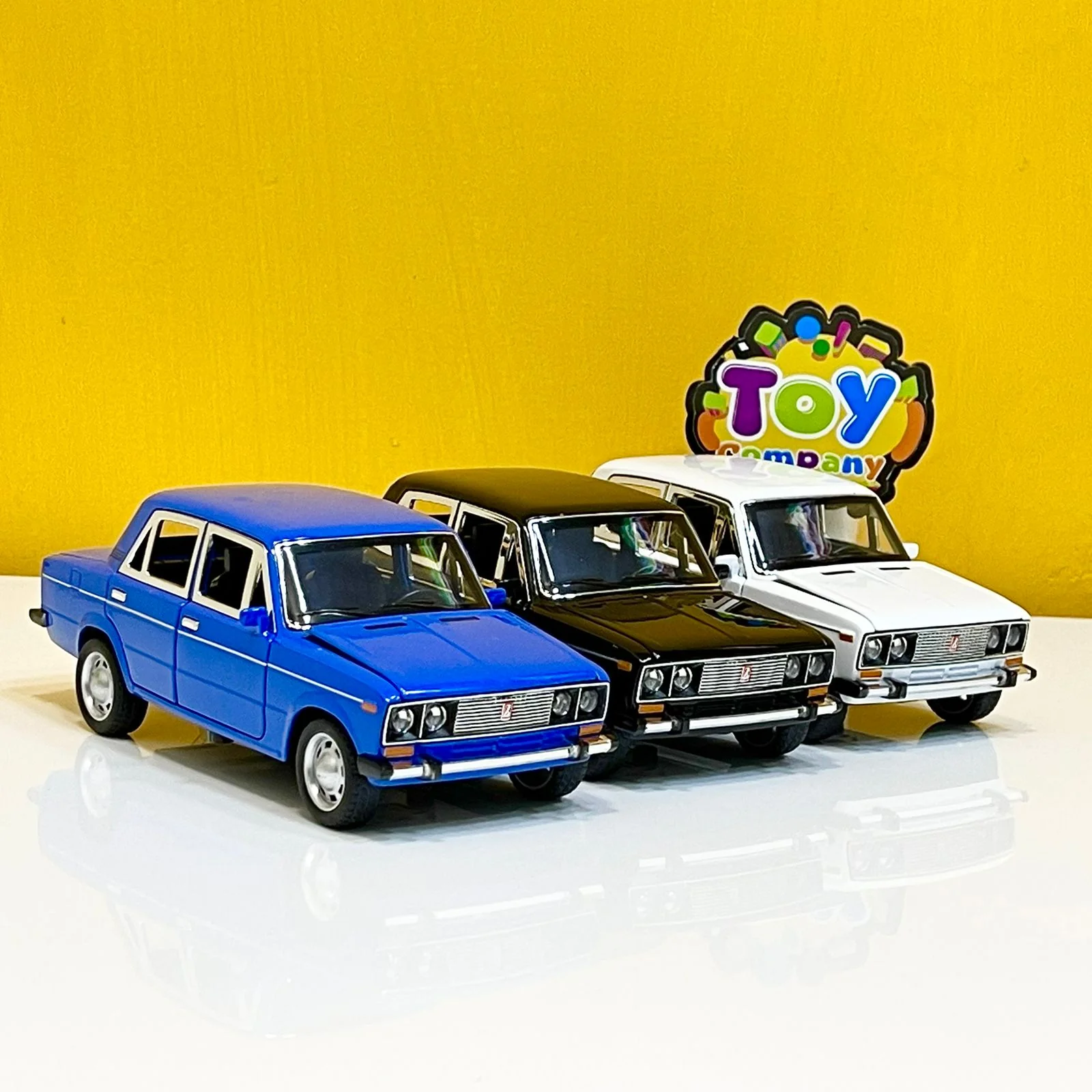 1:24 Scale Vintage Diecast Russian LADA - Image 2