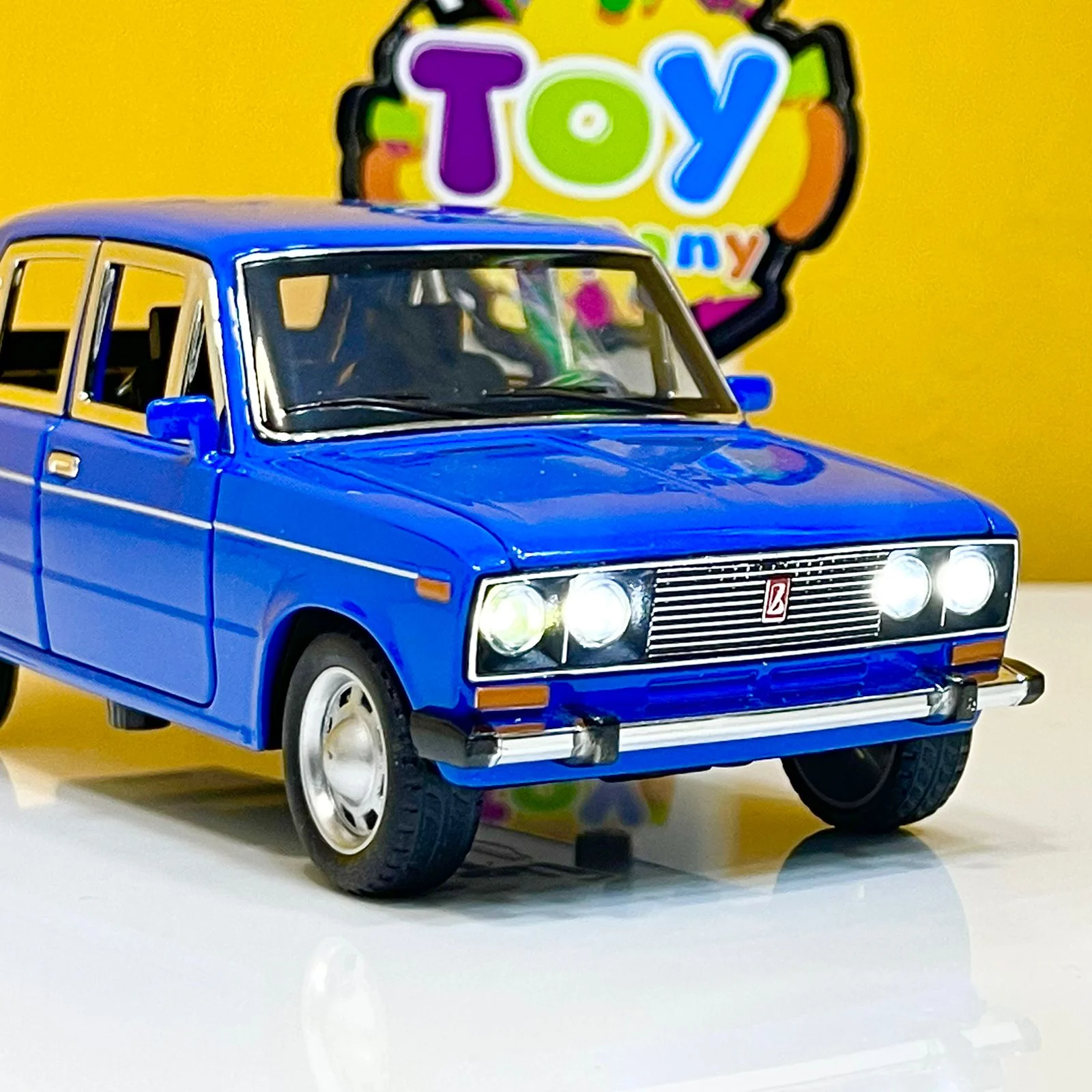 1:24 Scale Vintage Diecast Russian LADA - Image 7