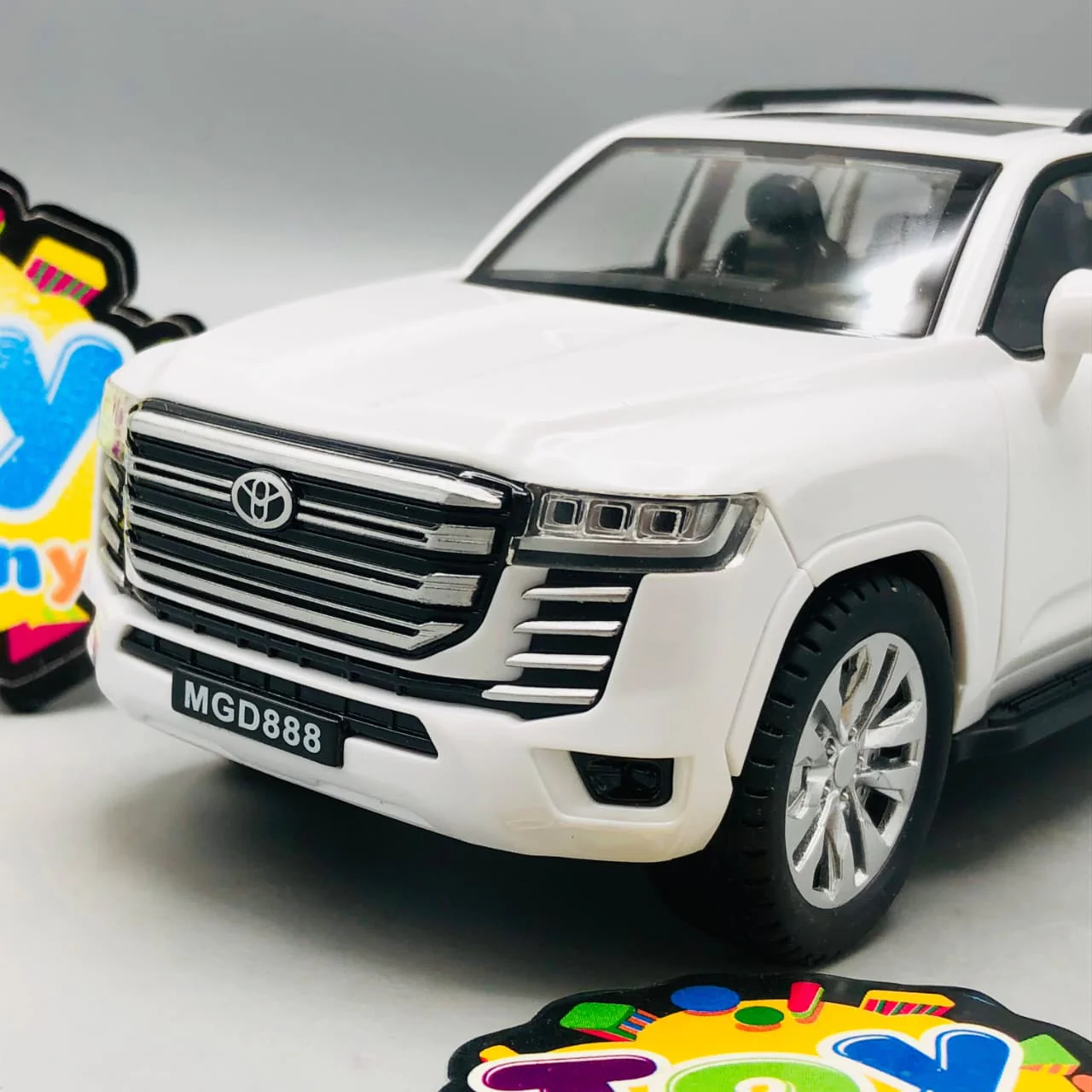 1Pc ABS Toyota Land Cruiser Model With Light & Sound - Image 3