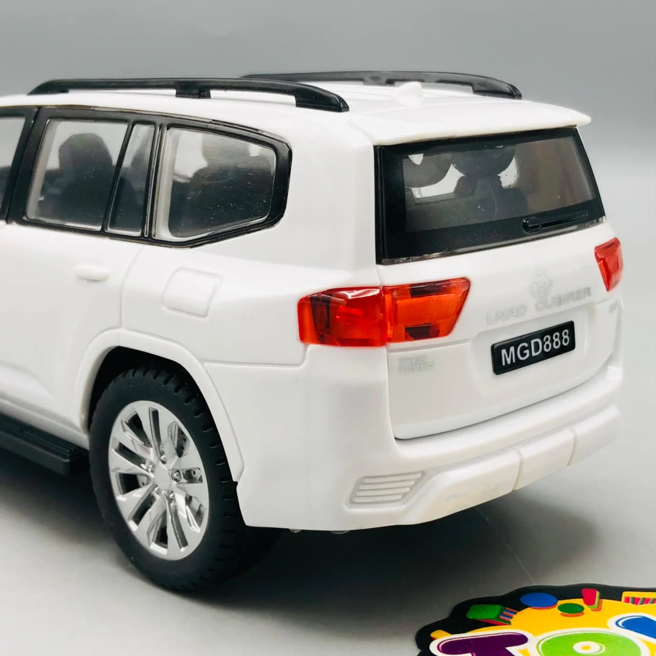 1Pc ABS Toyota Land Cruiser Model With Light & Sound - Image 4