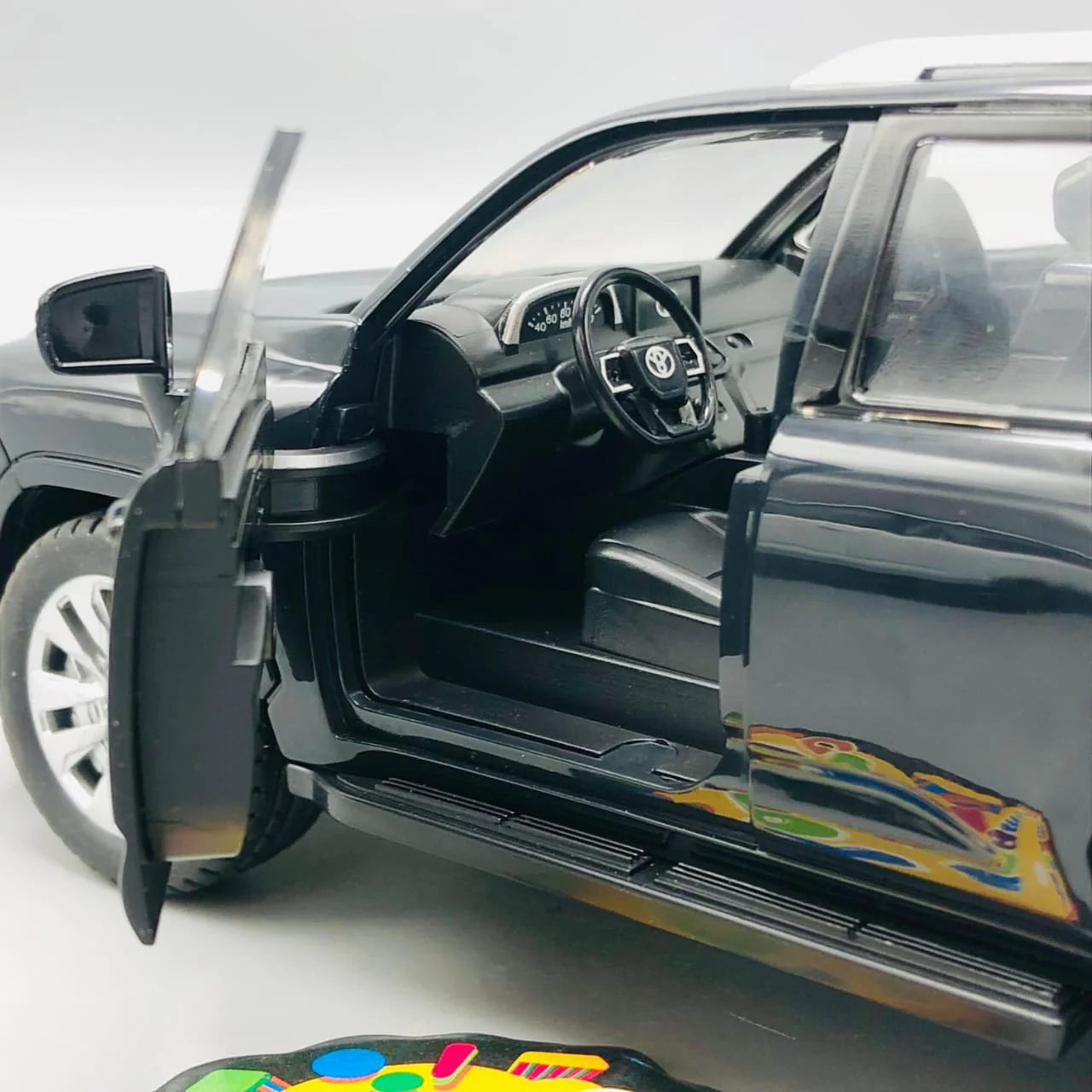 1Pc ABS Toyota Land Cruiser Model With Light & Sound - Image 7
