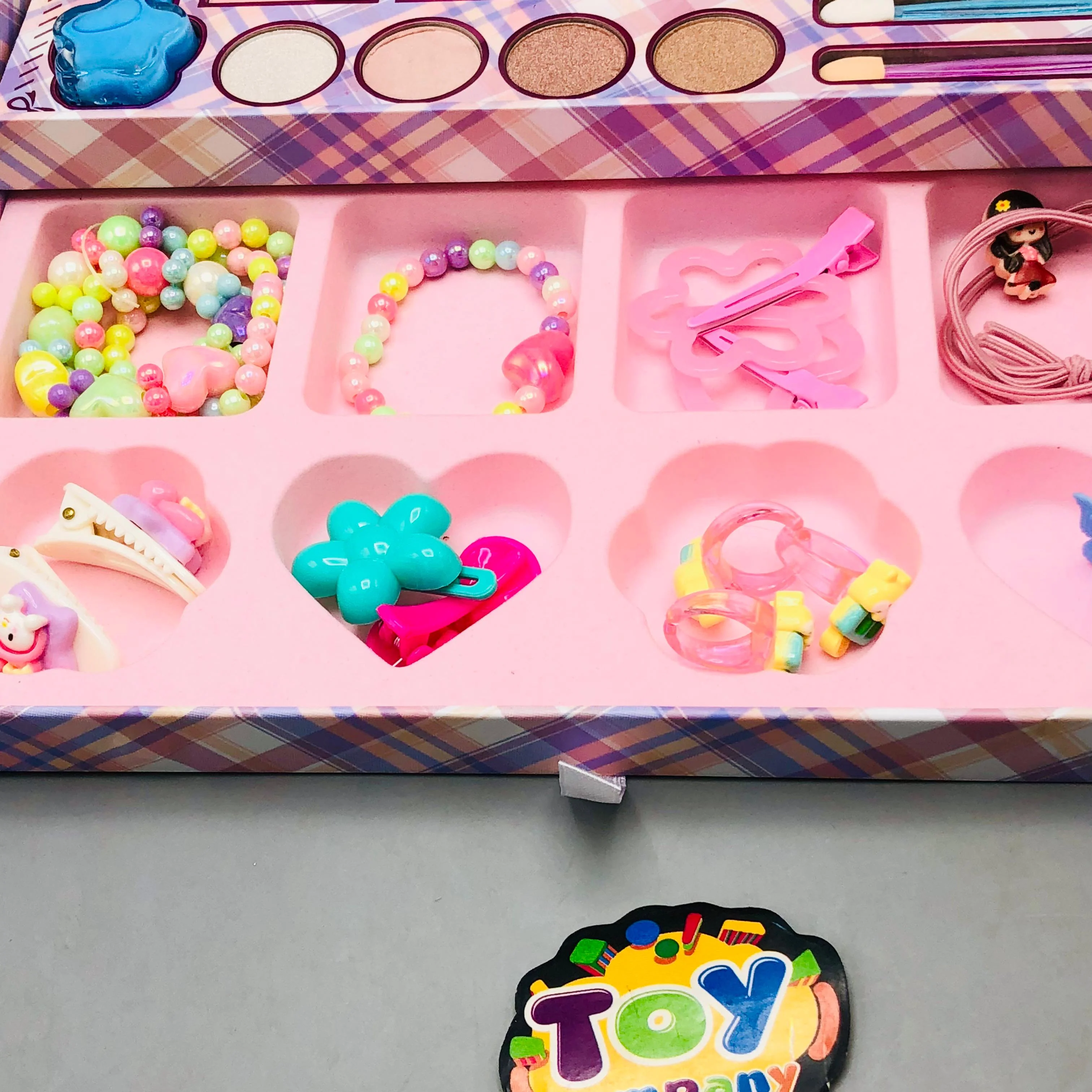 37Pcs Realistic Magical Makeup & Jewellery Set - Image 15