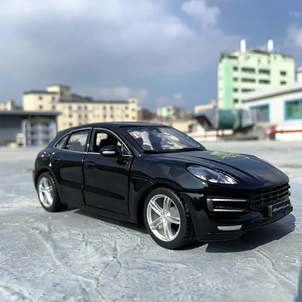 Bburago 1:24 Porsche Cayenne Turbo Model - Black - Image 3