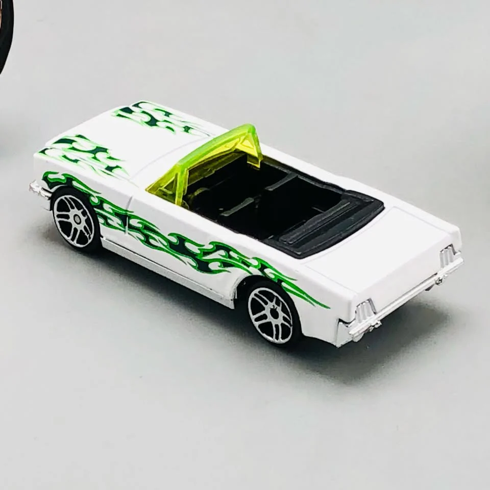 Hot Wheel Diecast 8Pcs Cars With Display Racks - Assortment - Image 4