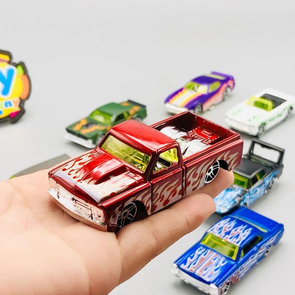 Hot Wheel Diecast 8Pcs Cars With Display Racks - Assortment - Image 6