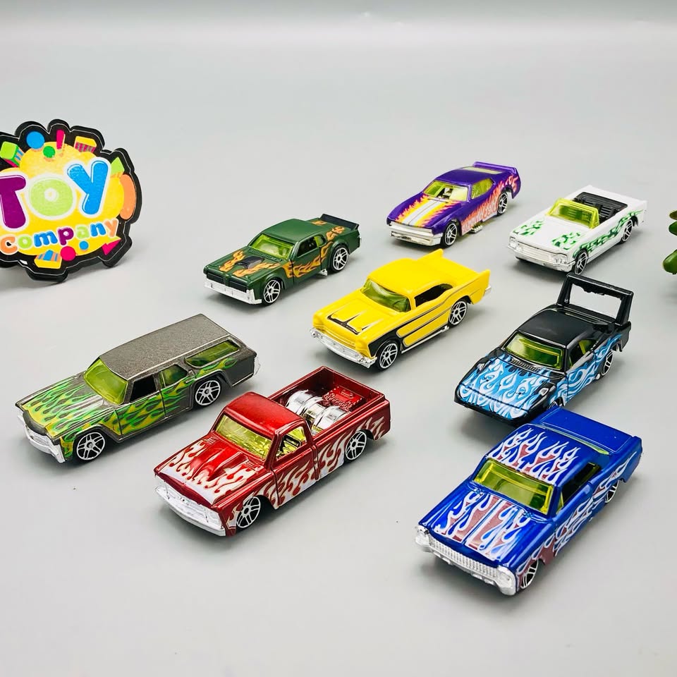 Hot Wheel Diecast 8Pcs Cars With Display Racks - Assortment - Image 7