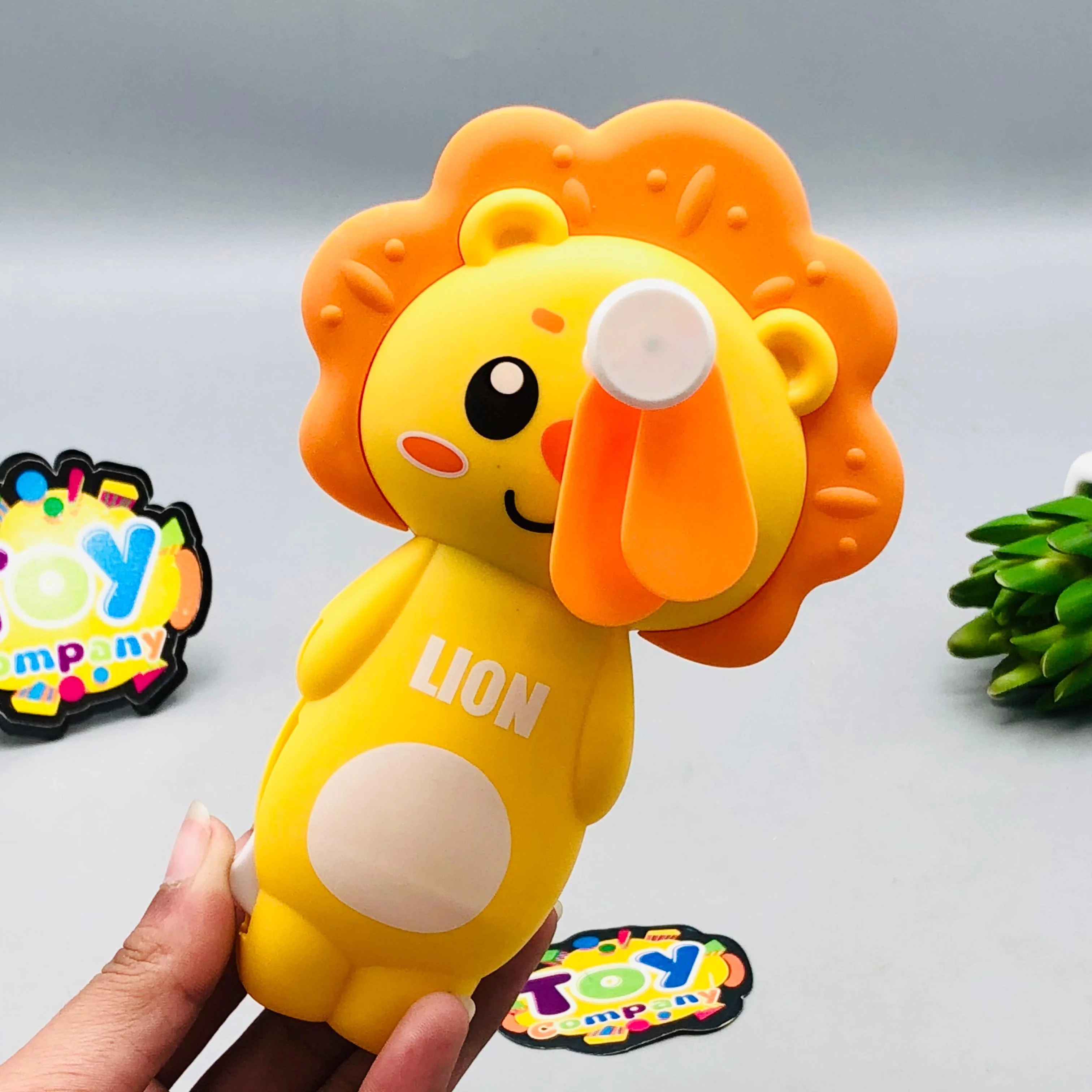 Kids Cute Mini Lion Hand Press Fan - 1Pc - Image 2