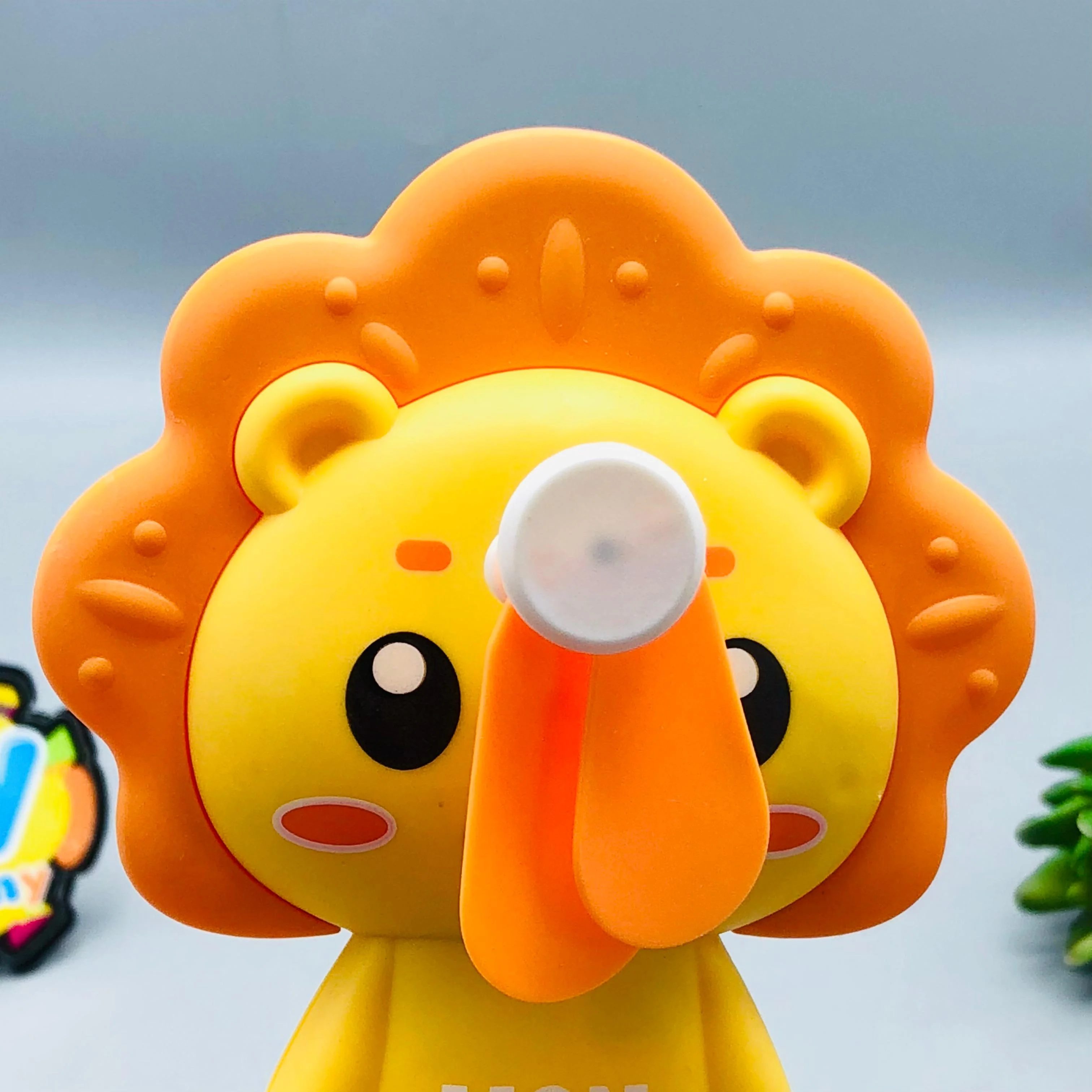 Kids Cute Mini Lion Hand Press Fan - 1Pc - Image 3