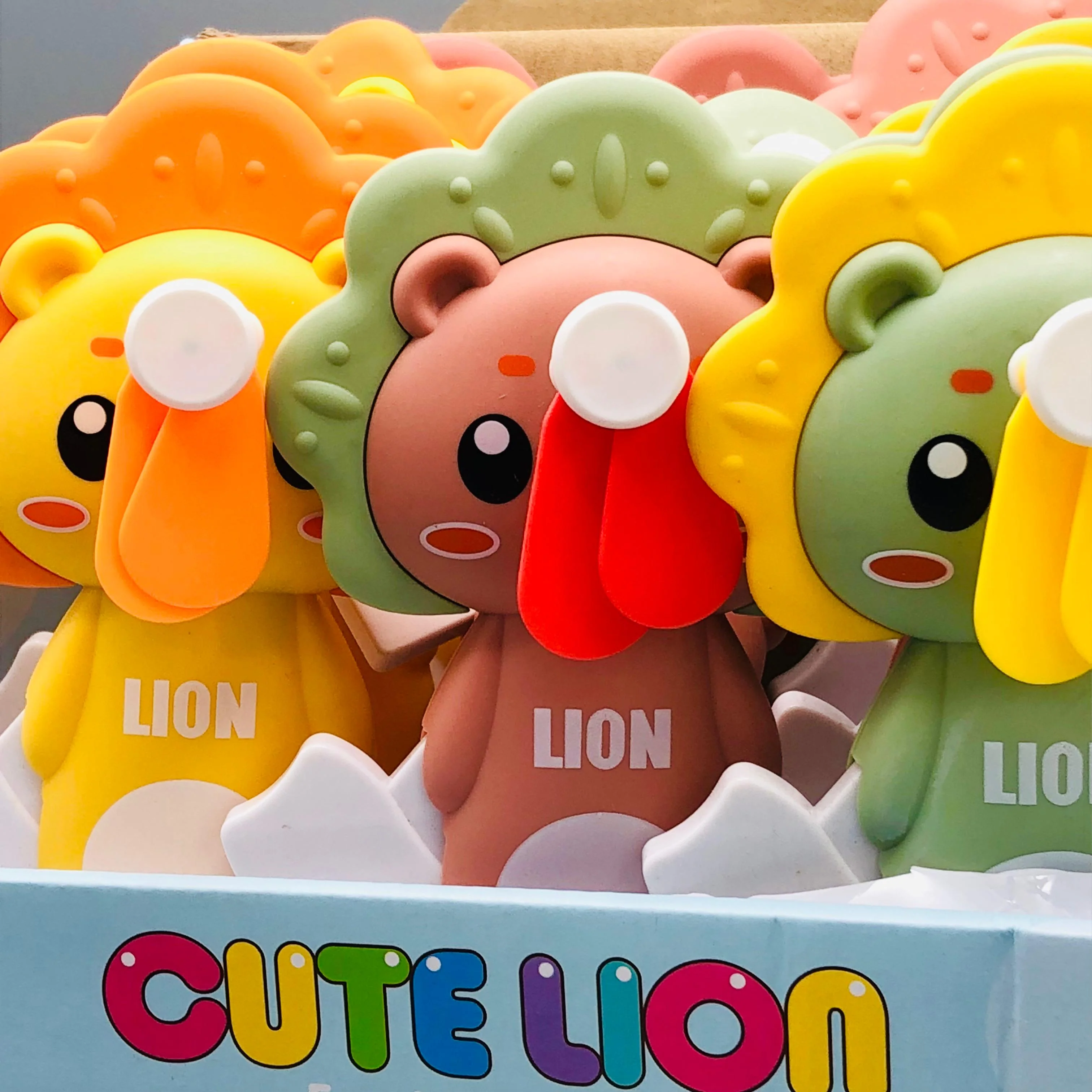 Kids Cute Mini Lion Hand Press Fan - 1Pc - Image 8