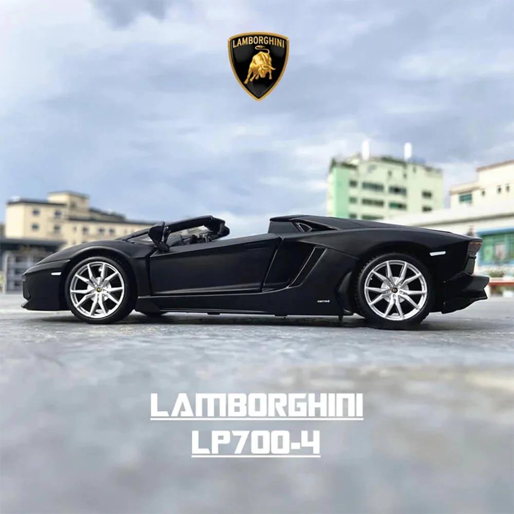 Maisto 1:24 Aventador Roadster Model - Image 3