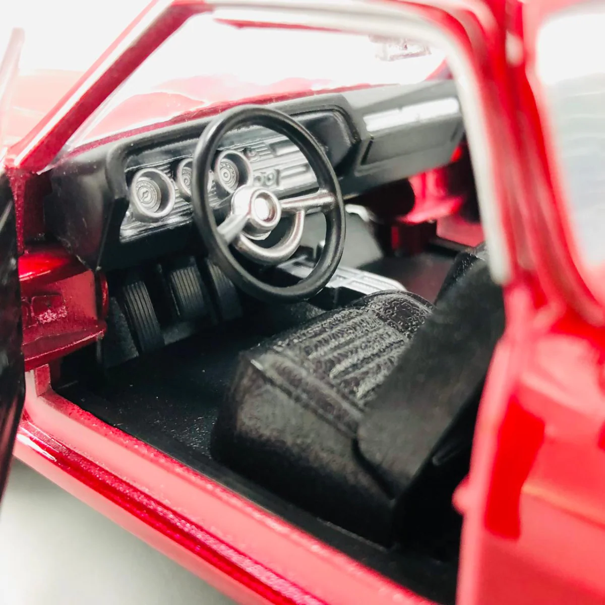 Maisto Diecast 1965 Classic Chevrolet EL Camino - Image 3